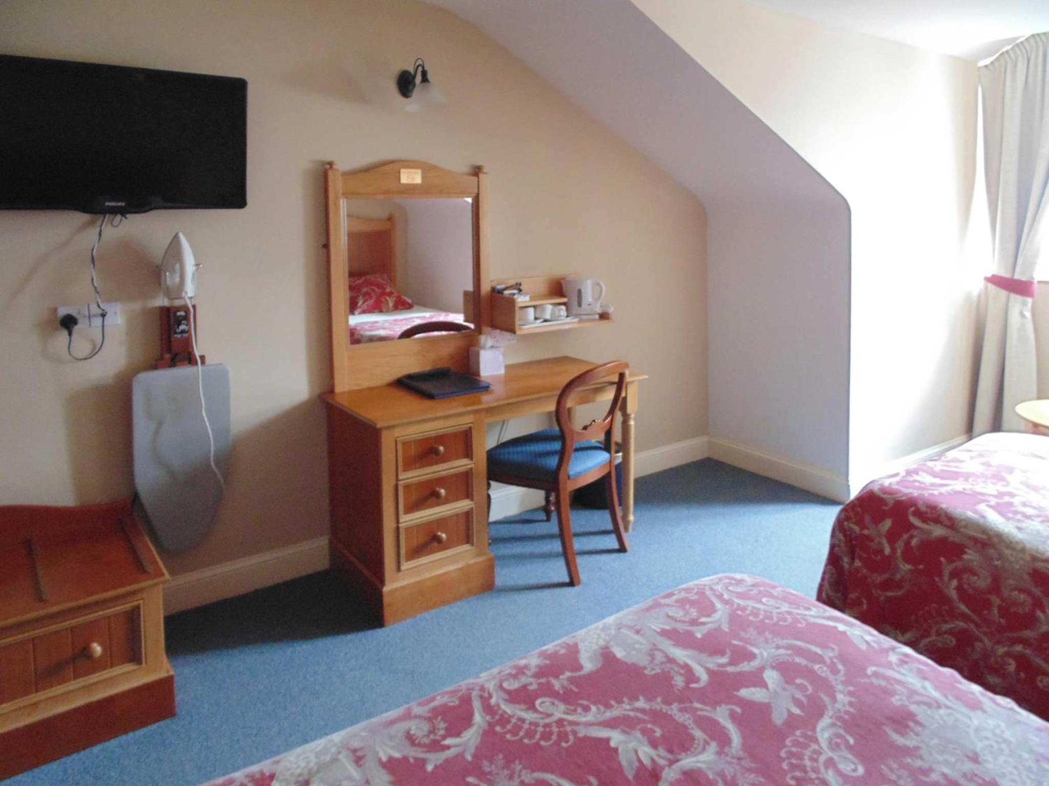 Double or Twin Room with Sea View - Photo 7