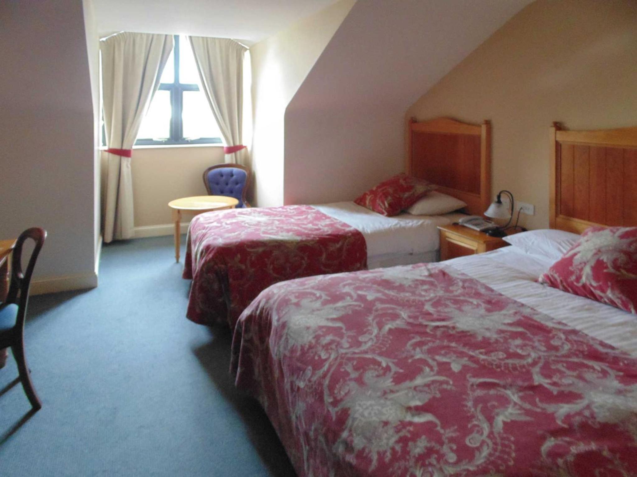 Double or Twin Room with Sea View - Photo 6