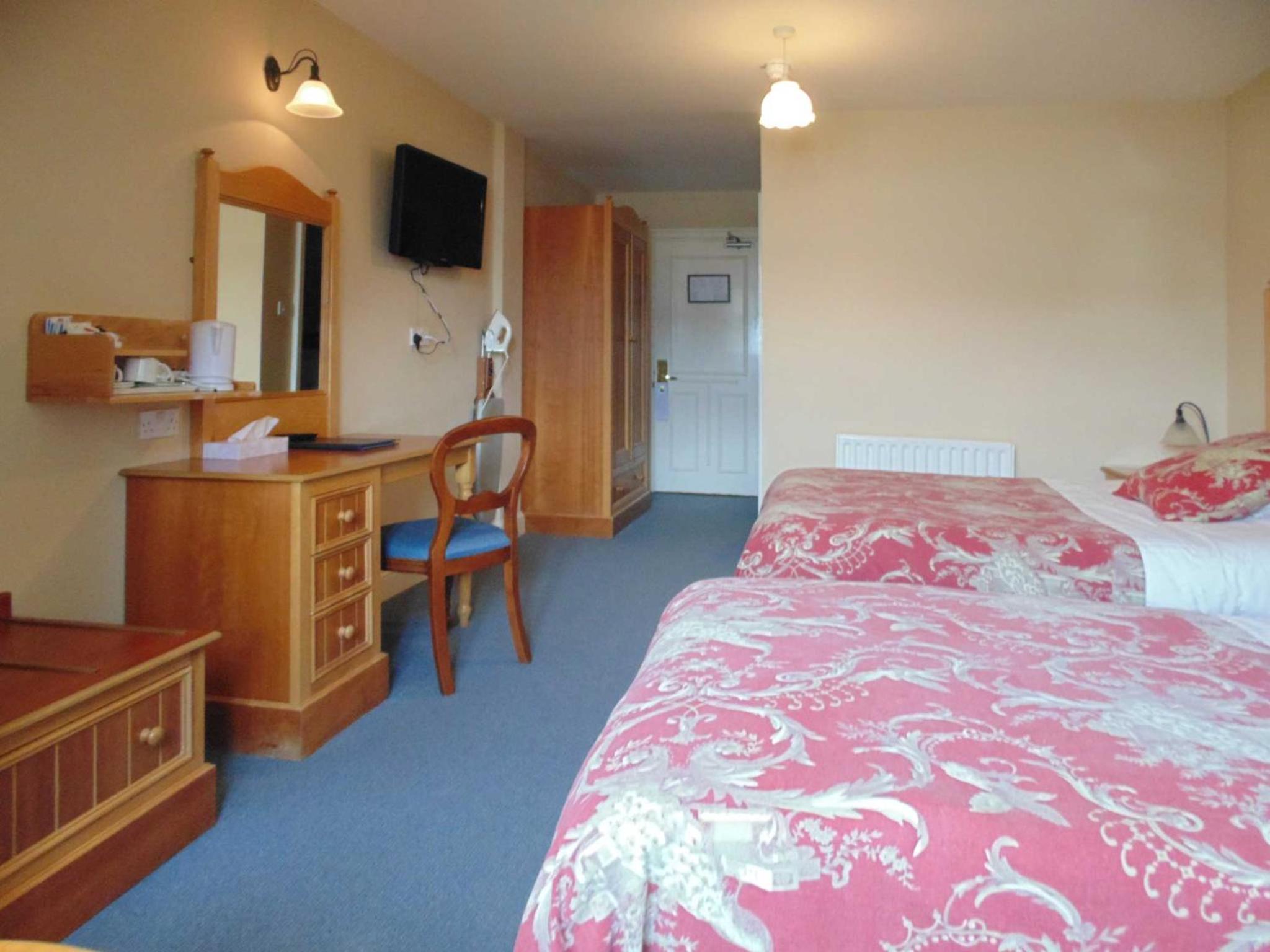 Double or Twin Room with Sea View - Photo 4
