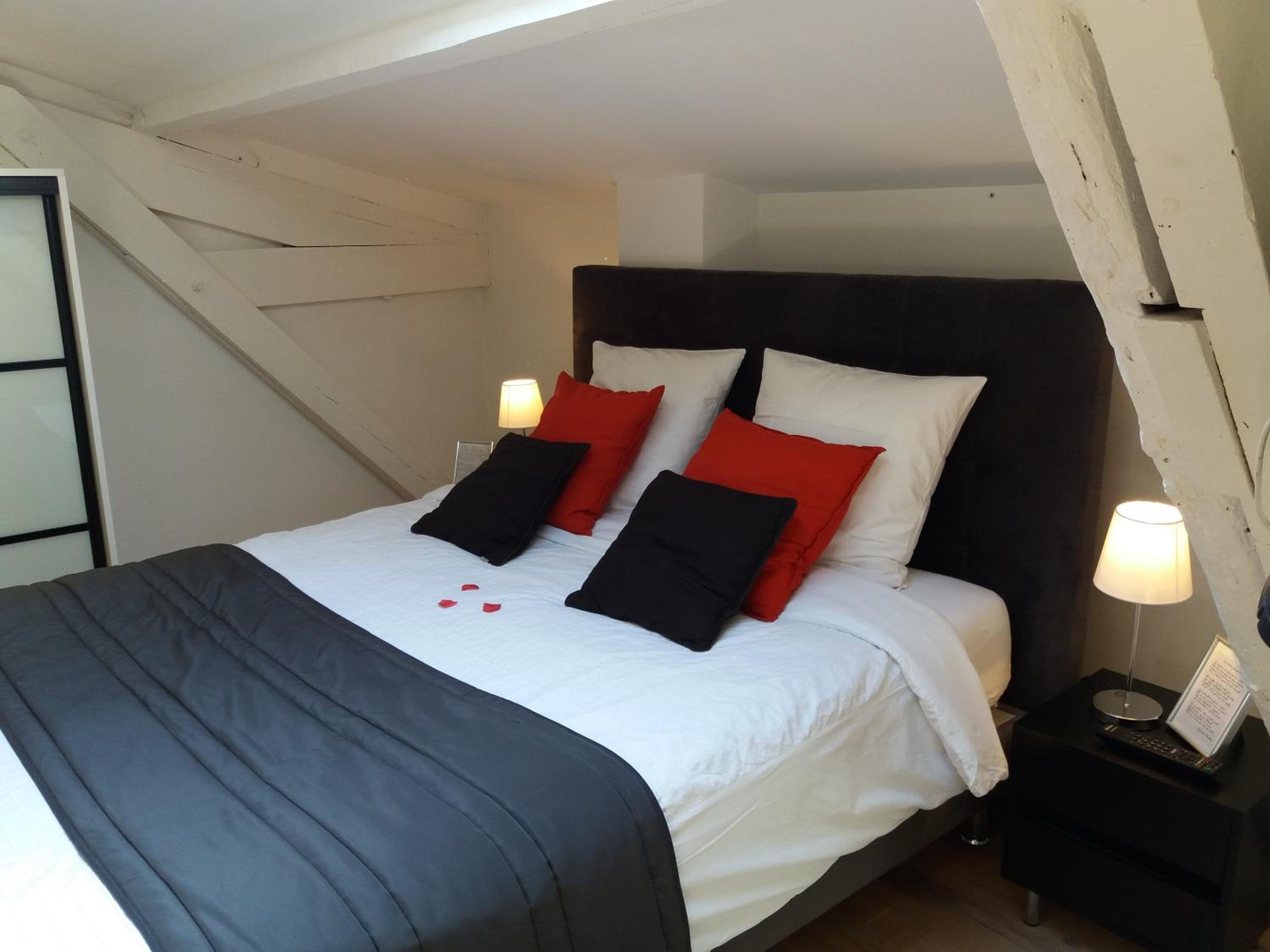 Comfort Double Room with Private Bathroom photo 3