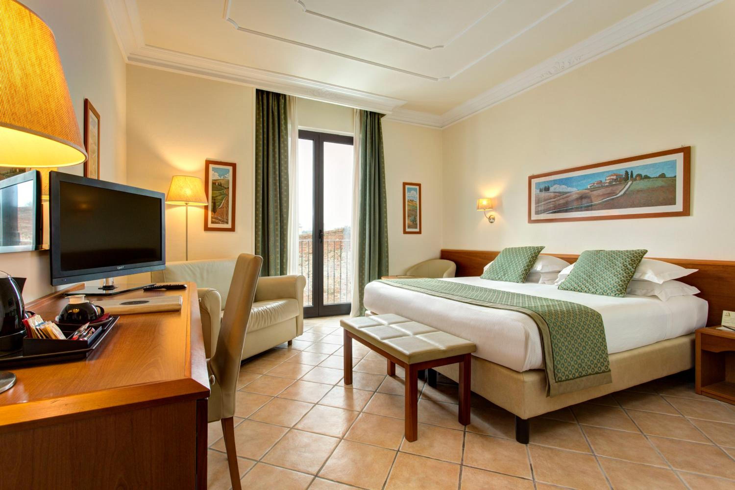 Executive Double or Twin Room thumbnail 5