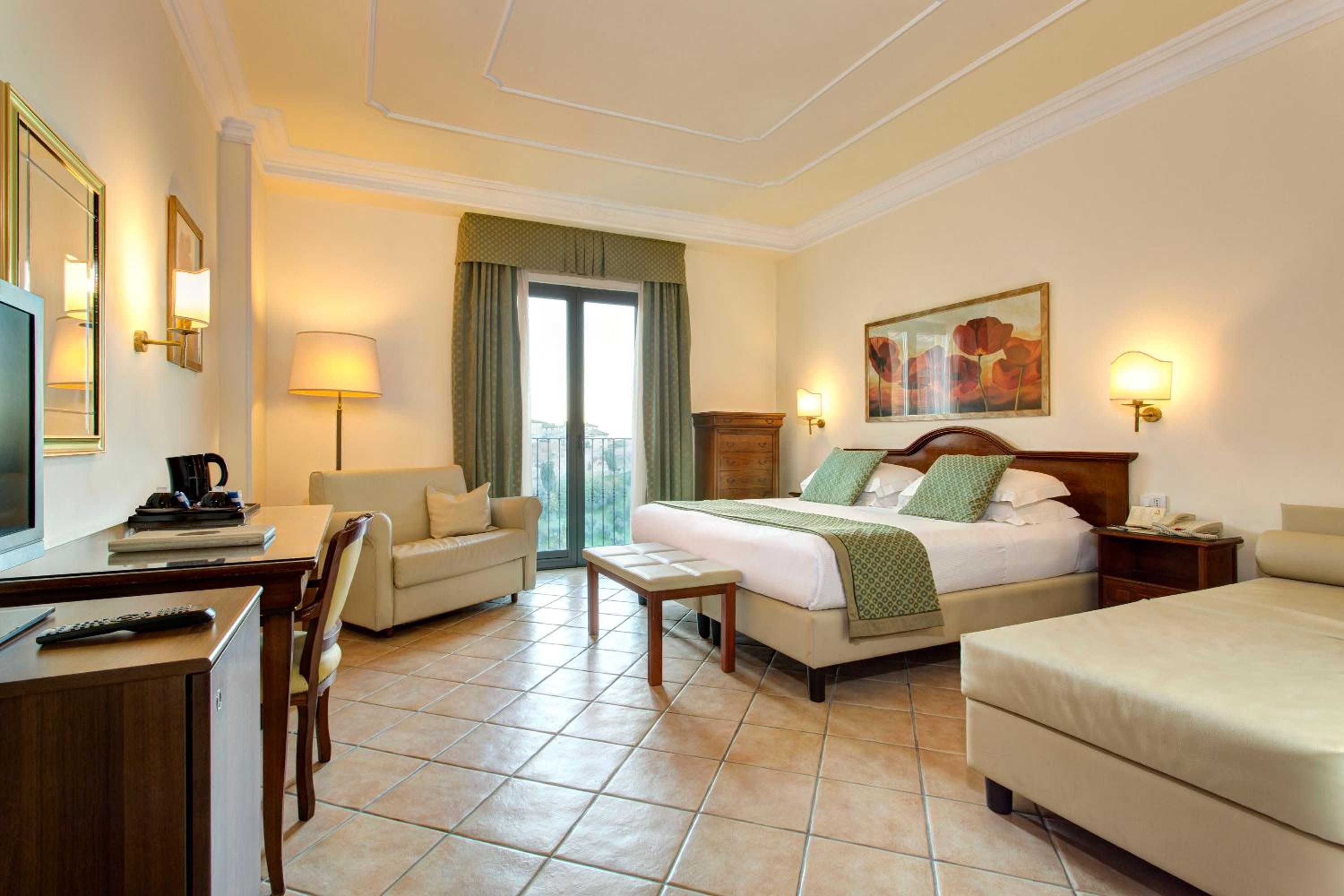 Quadruple Room thumbnail 6