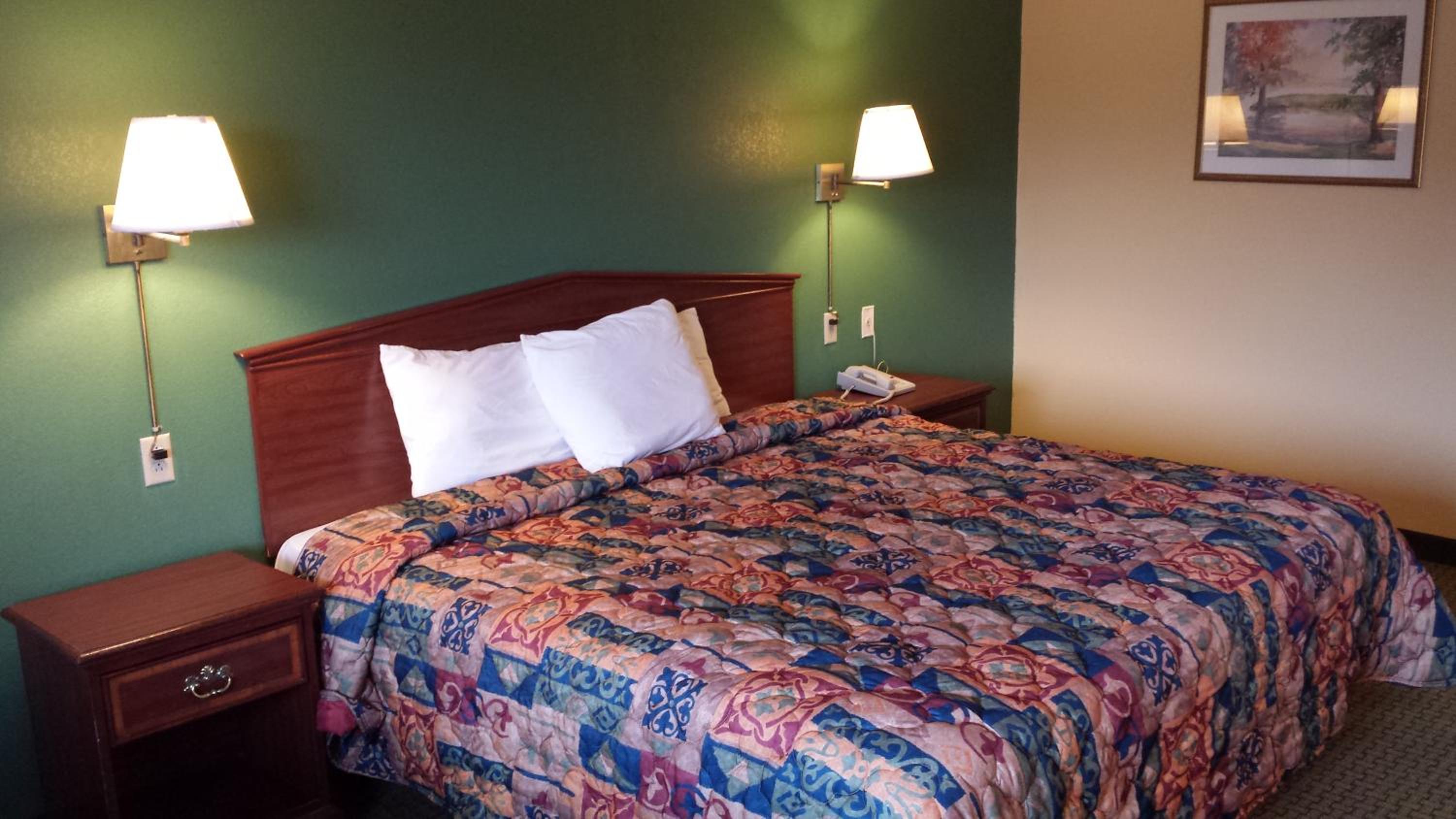 Queen Room photo 1