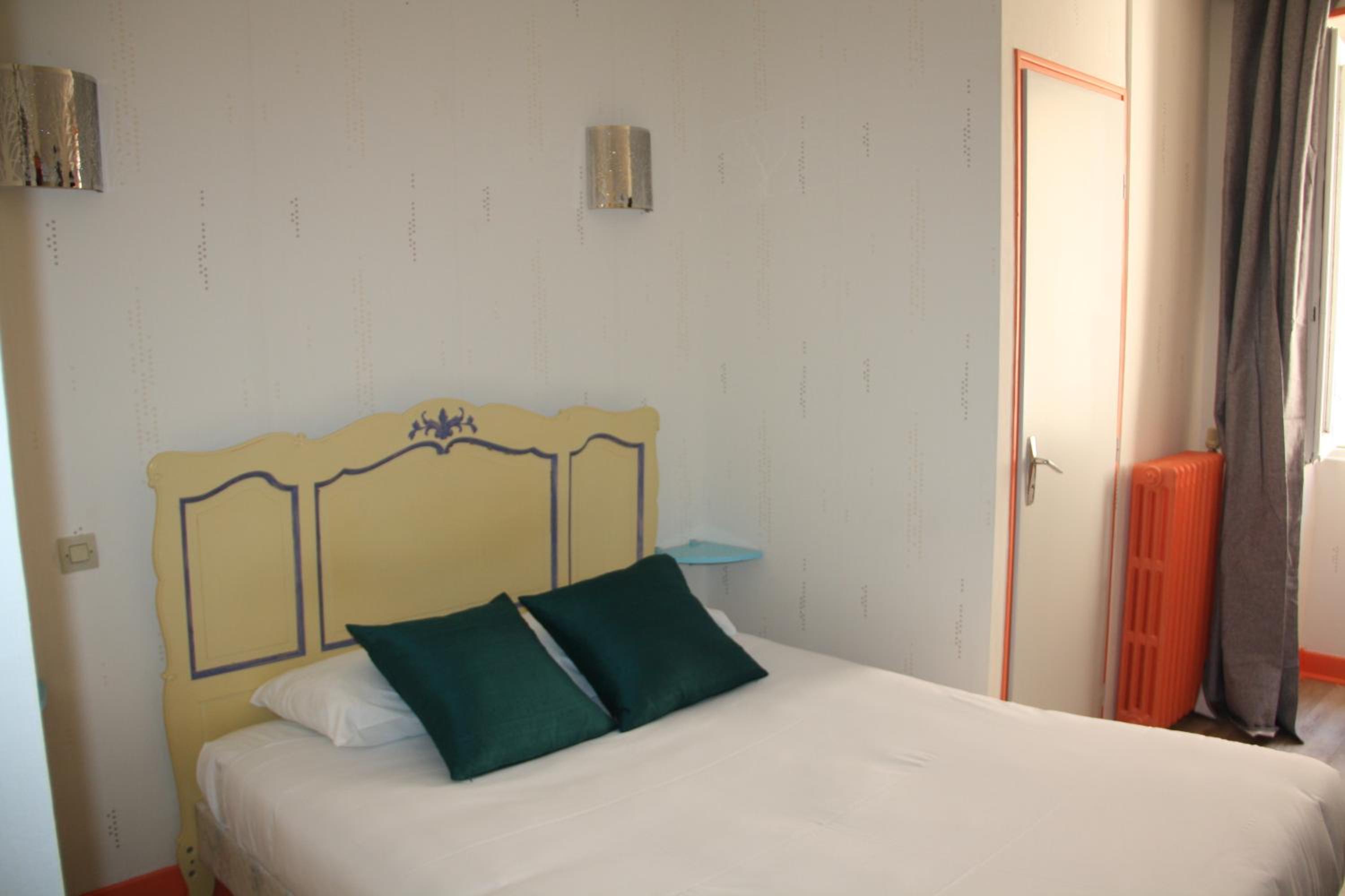 Double Room - Photo 7