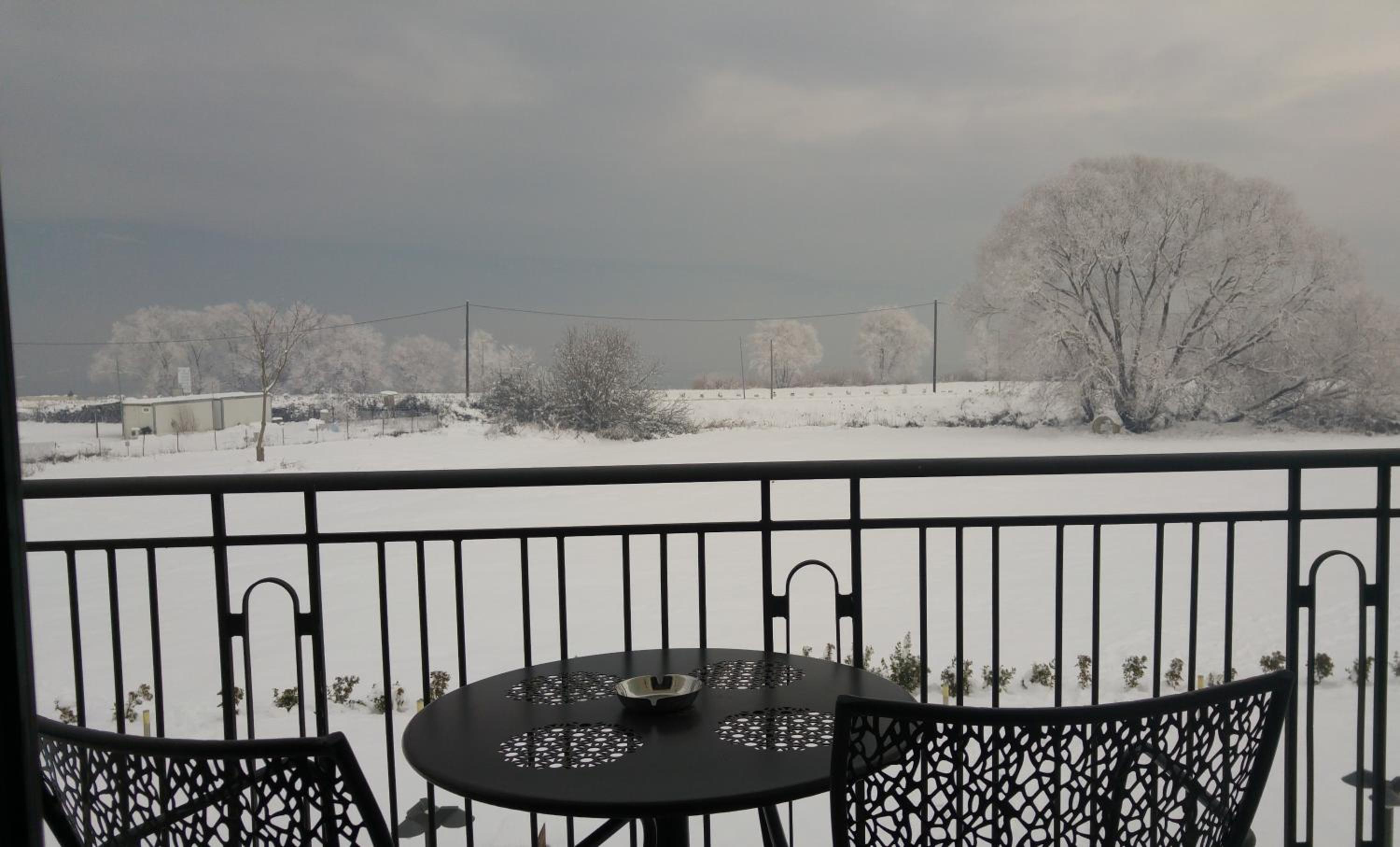 Deluxe Room with Lake View - Photo 10
