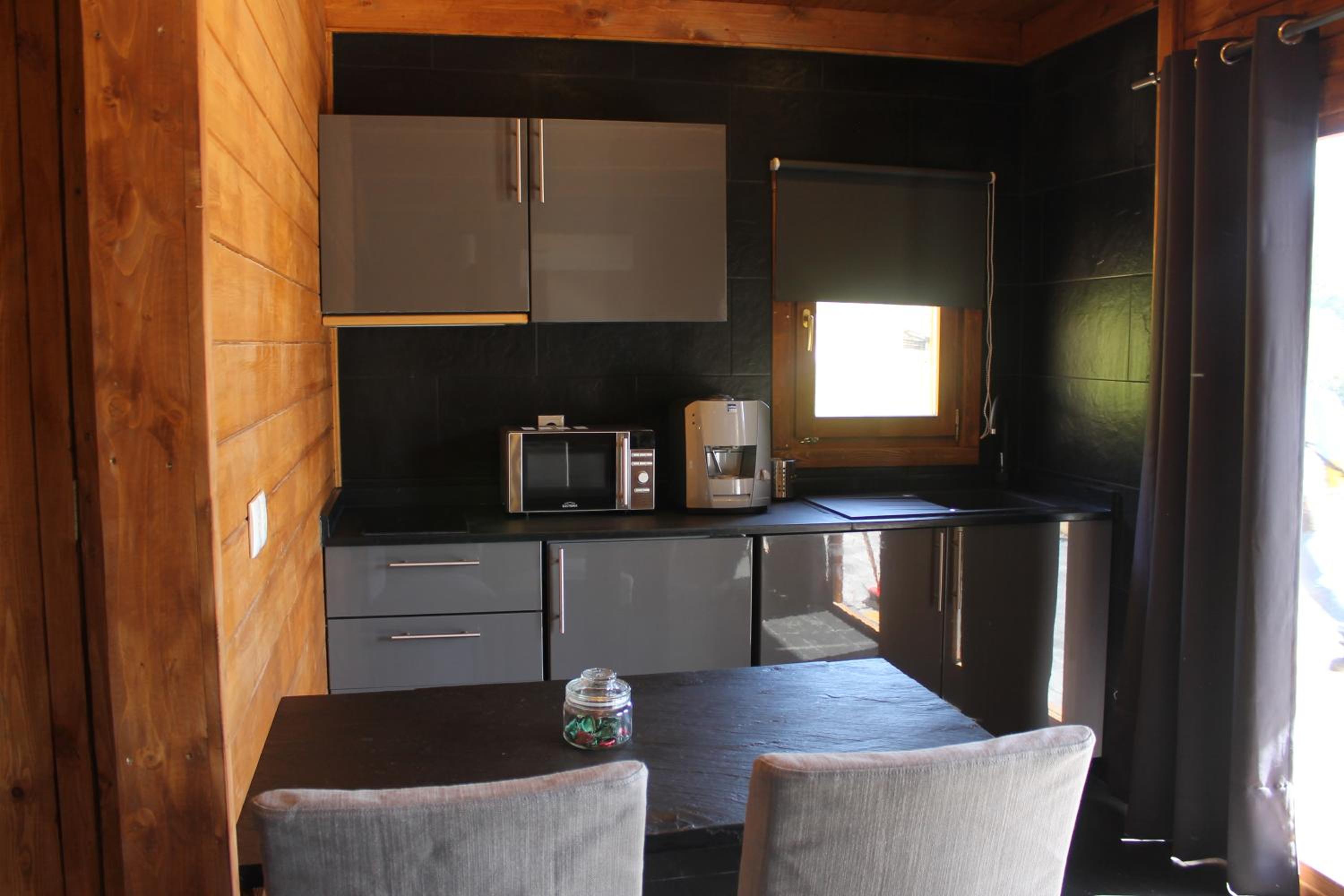Studio with Balcony - Photo 11
