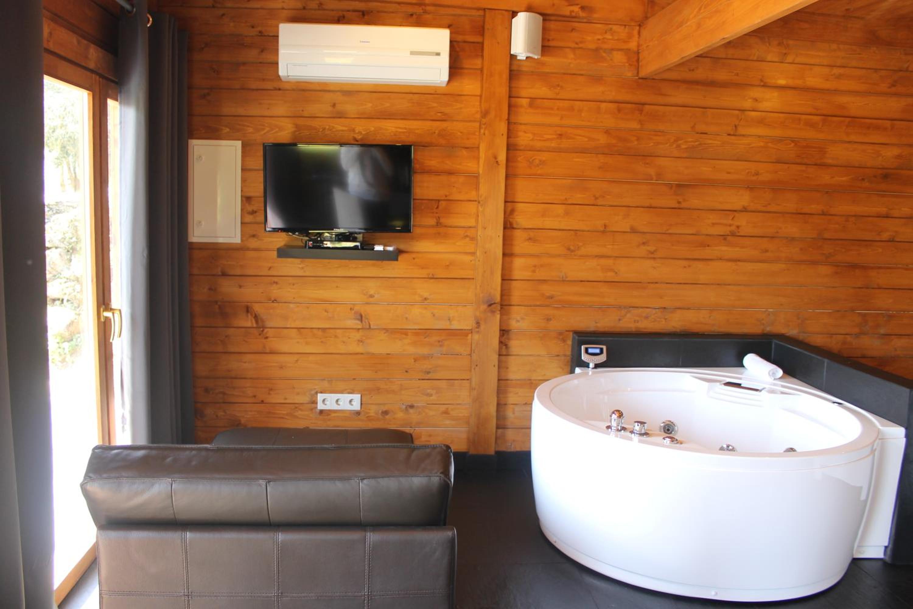 Studio with Balcony - Photo 8