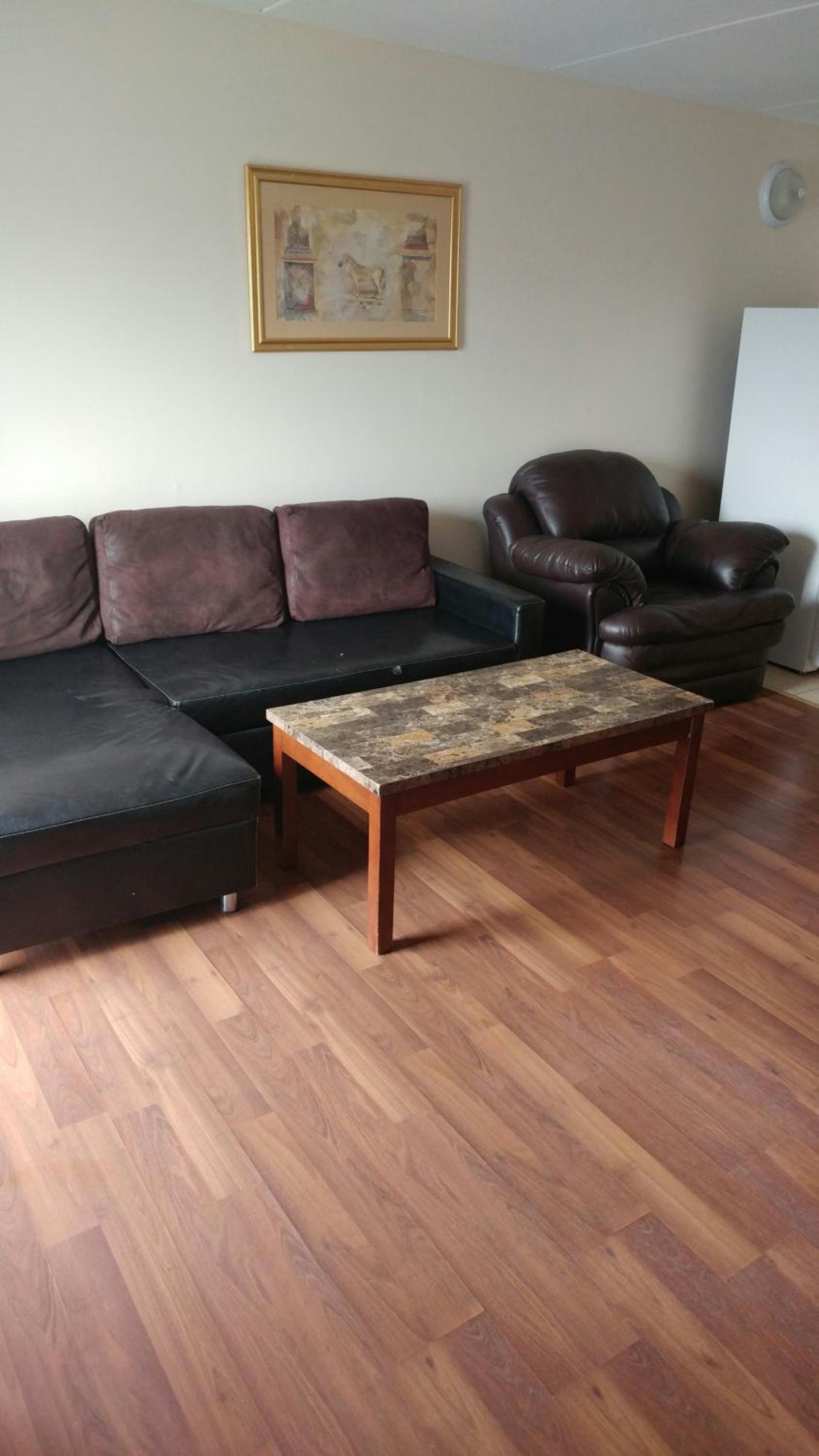 King Suite - Non-Smoking - Photo 2