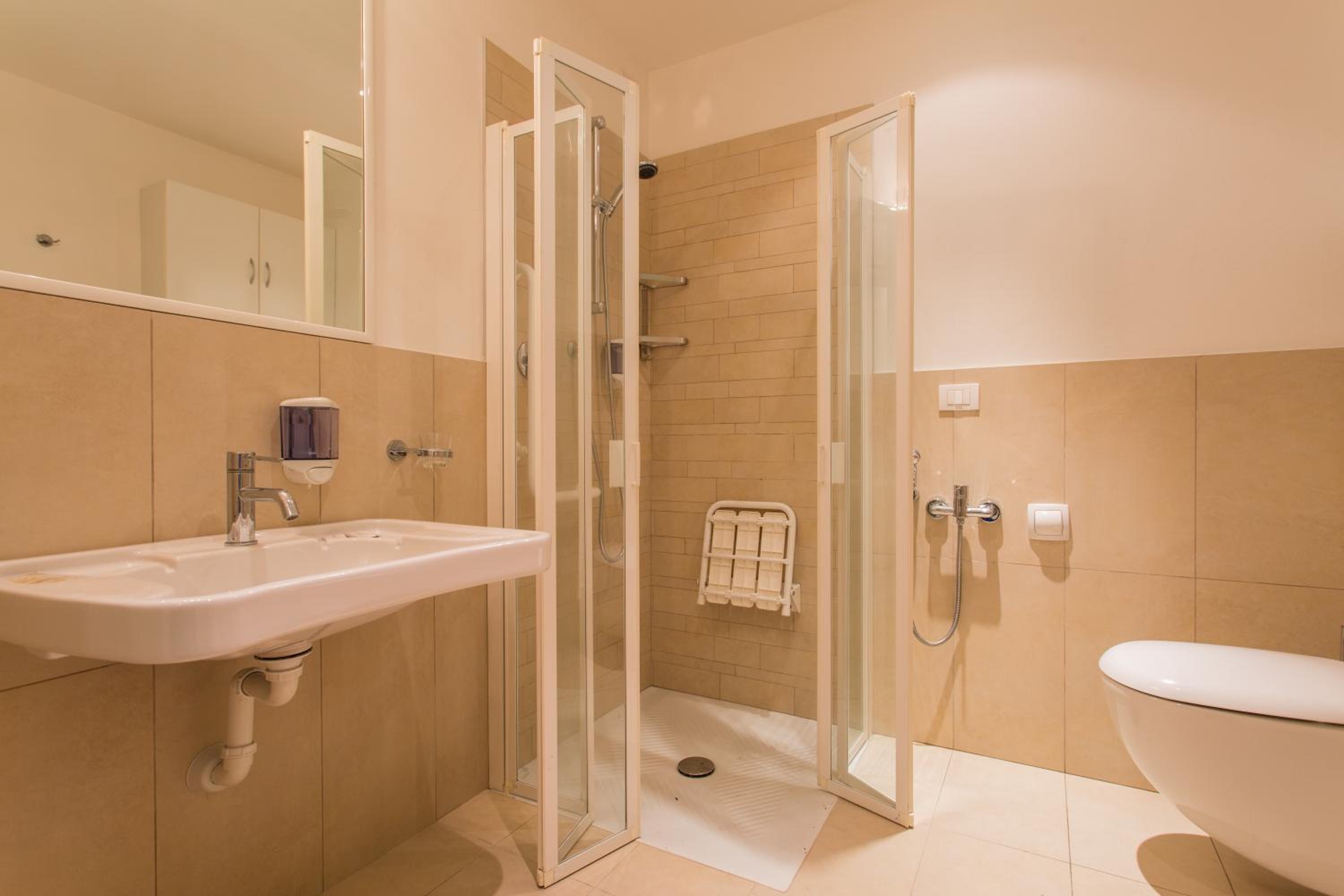 Apartment with 2 Private Bathrooms photo 3