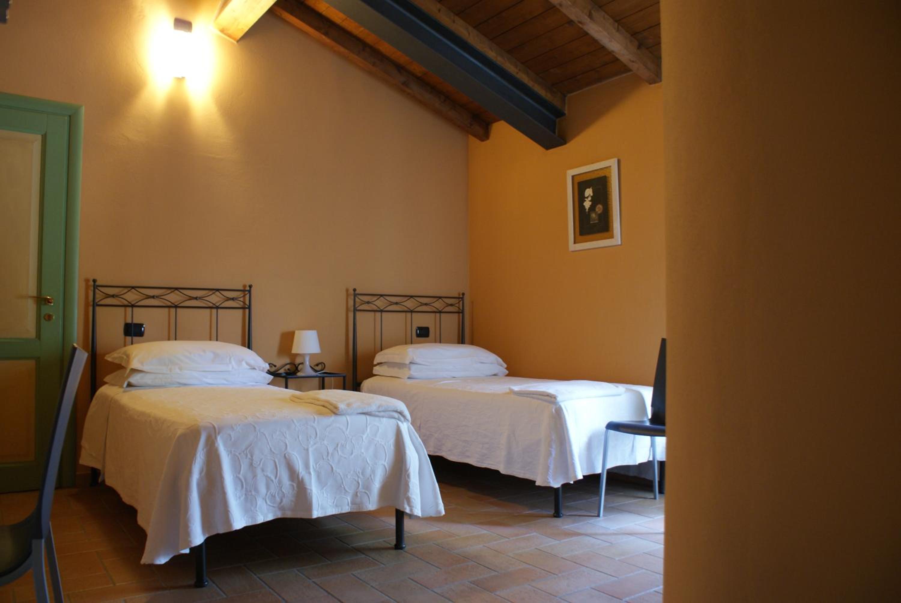 Twin Room - Photo 1