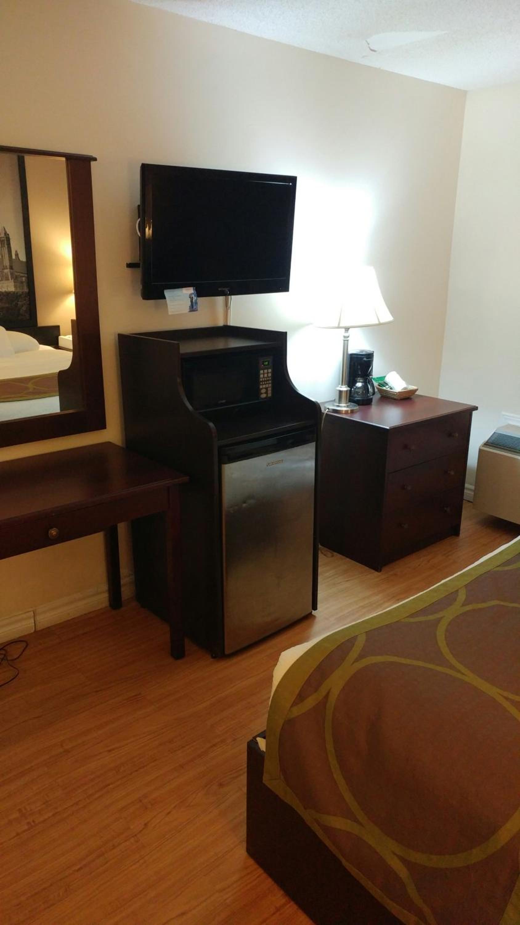 Queen Room - Non-Smoking - Photo 3