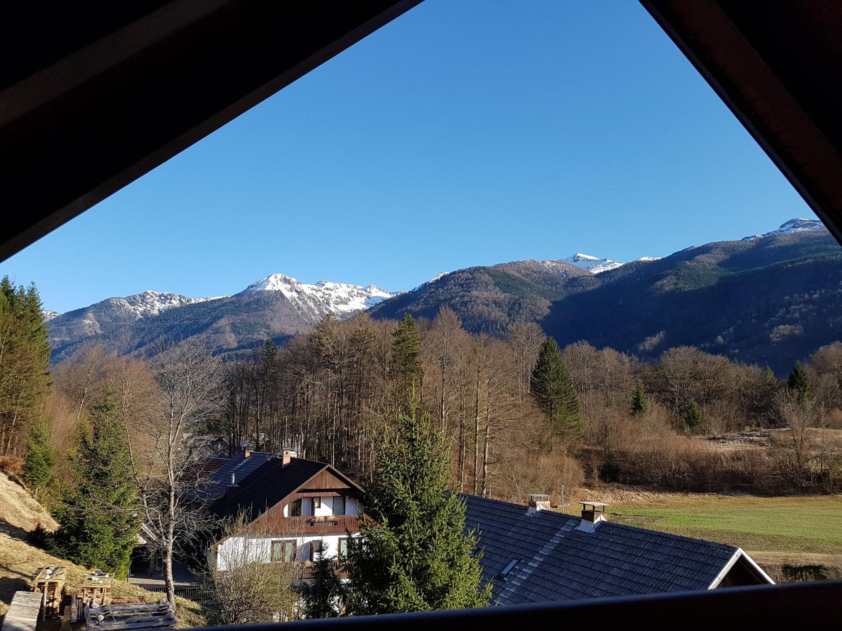 Quadruple Room with Balcony and Mountain View - Photo 8