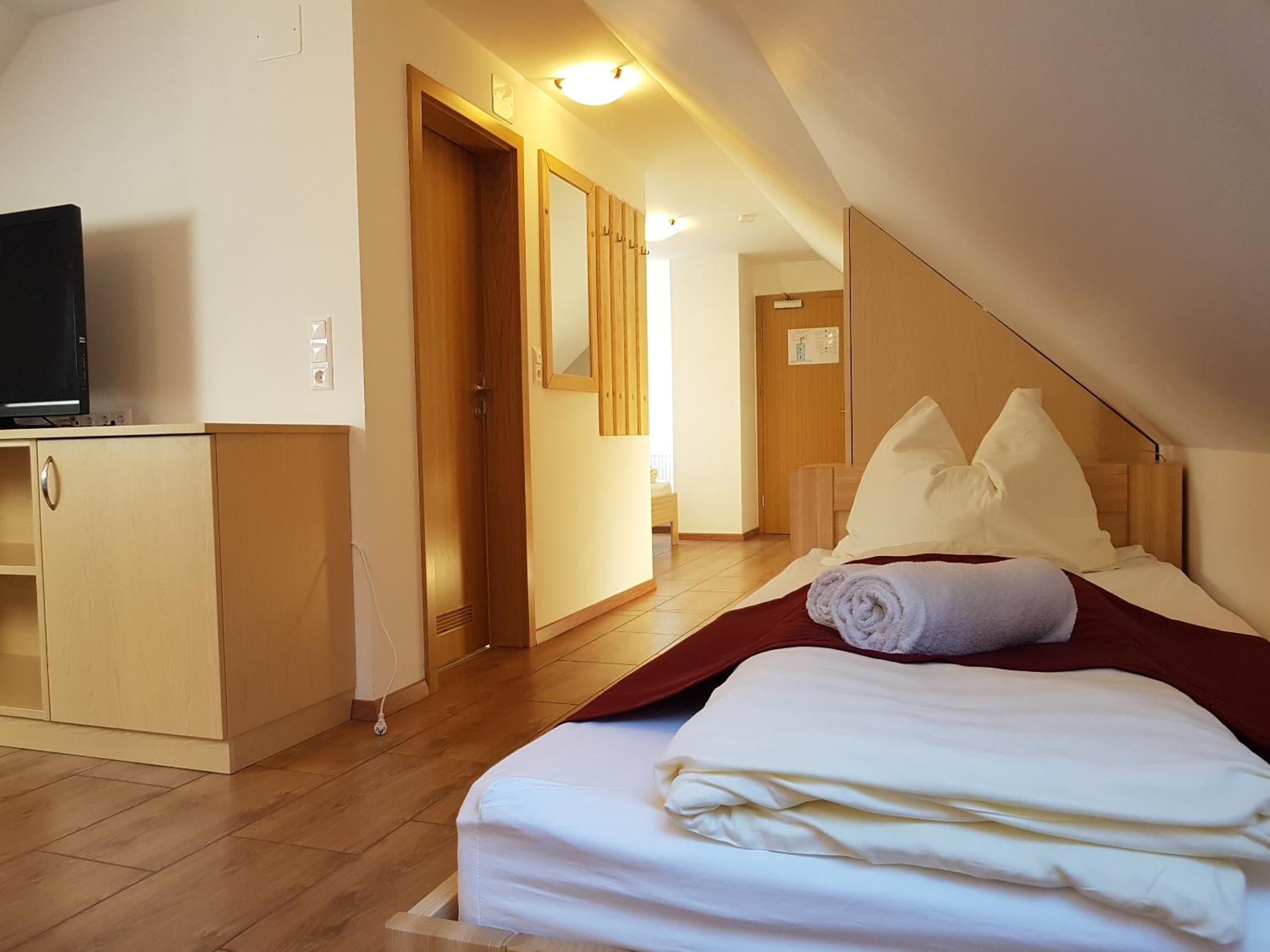 Quadruple Room with Balcony and Mountain View - Photo 13