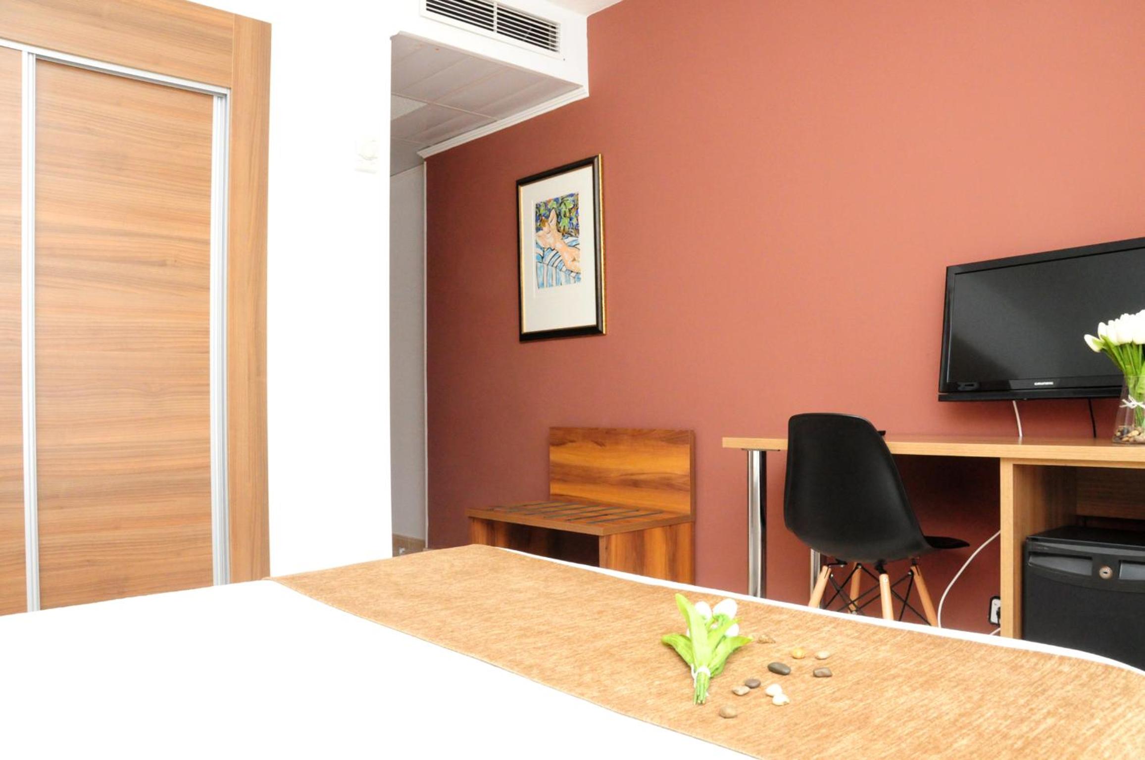 Double or Twin Room - Photo 5