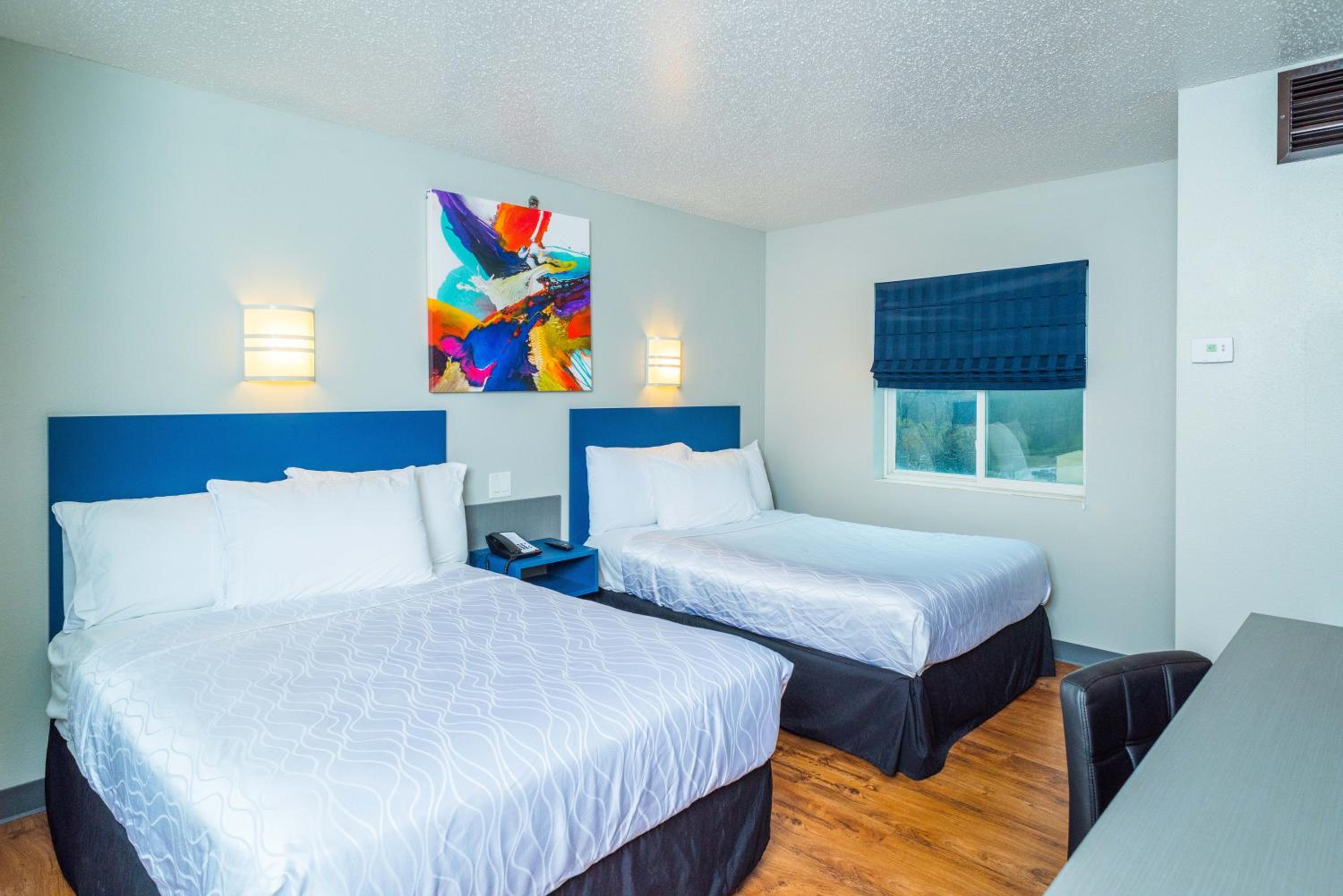 Standard Queen Room with Two Queen Beds - Non Smoking  - Photo 6
