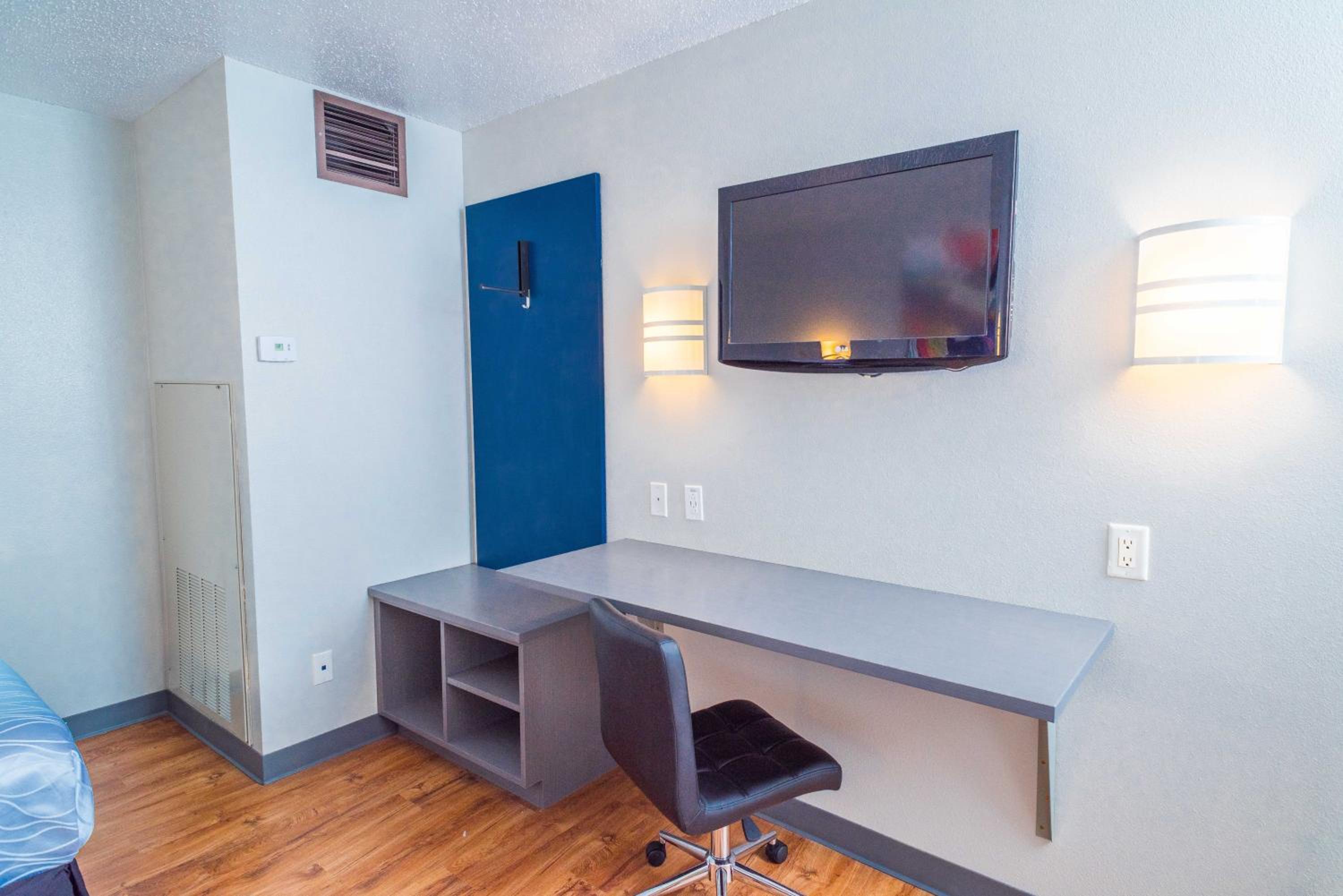 Standard Queen Room - Non Smoking - Photo 6