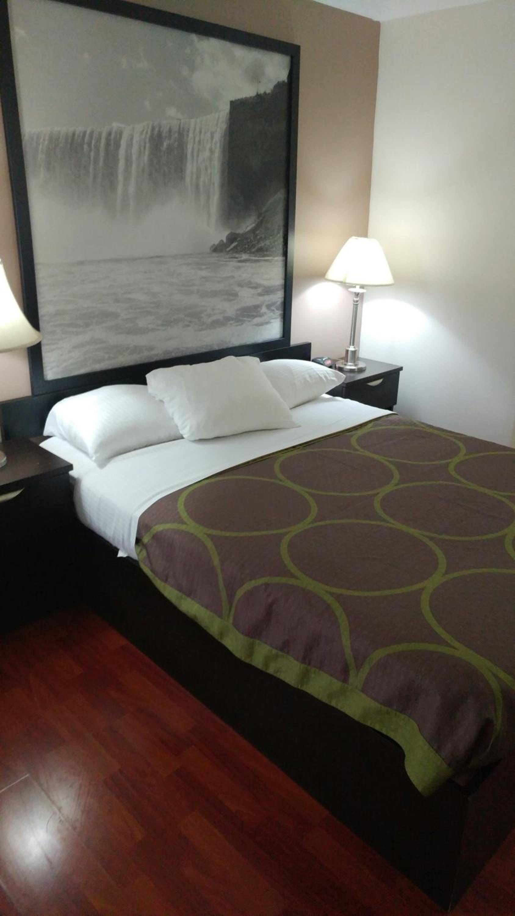 Queen Room - Non-Smoking - Photo 1
