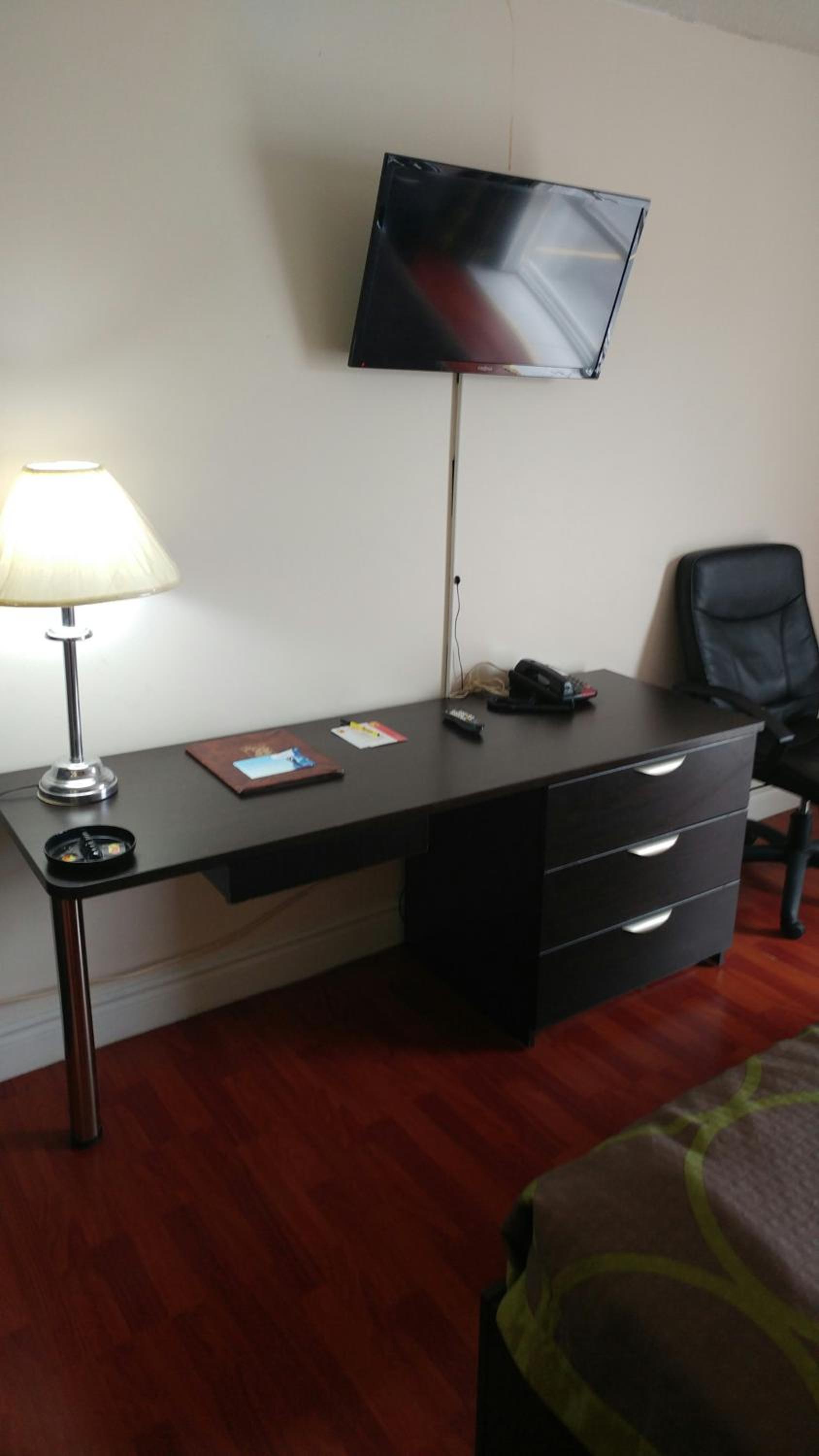 Queen Room - Non-Smoking - Photo 4