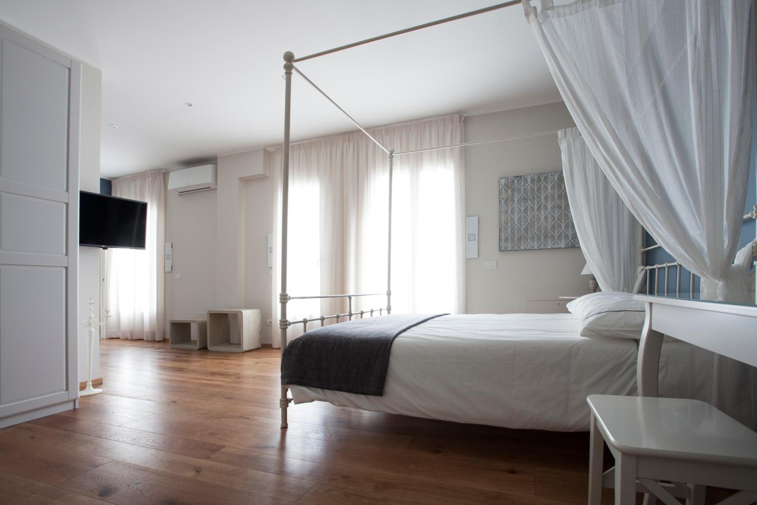 Studio Apartment photo 2