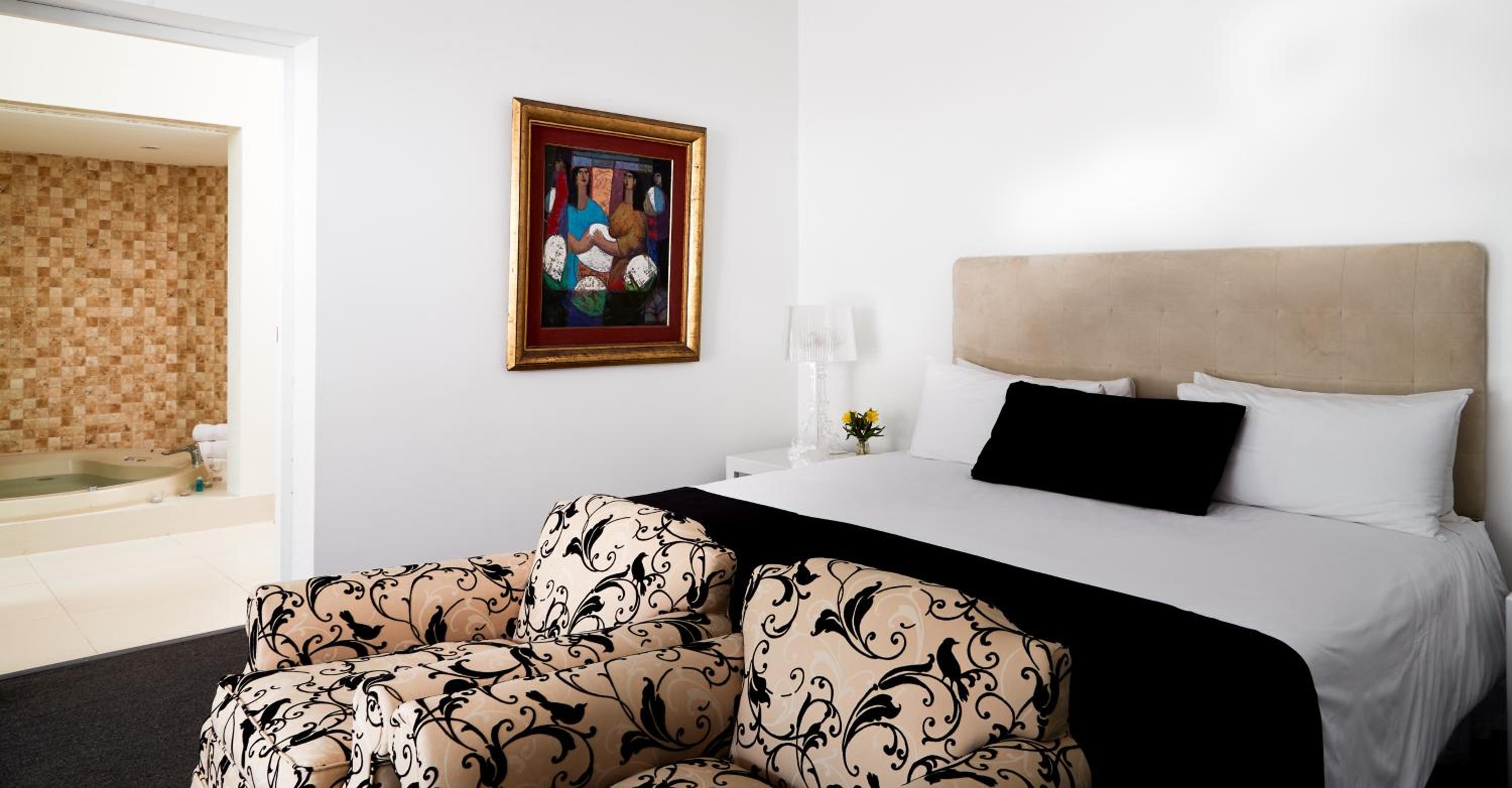 Superior King Suite - Photo 3