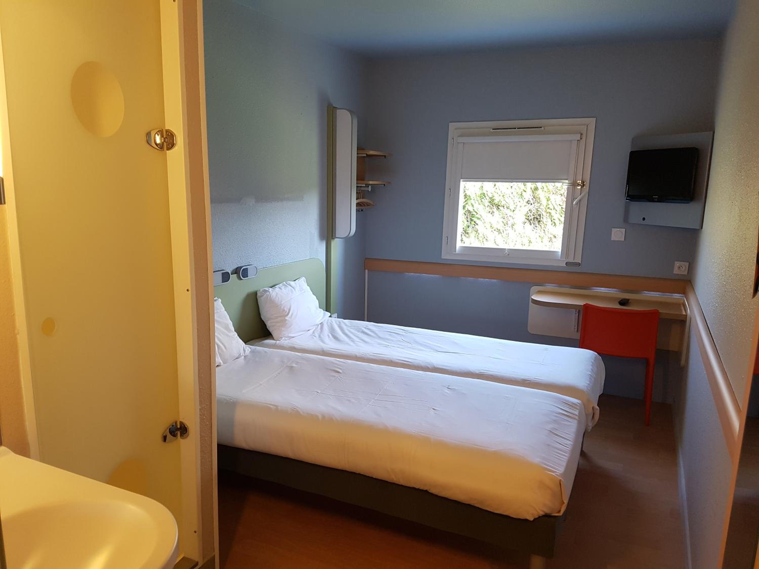 Twin Room - Photo 5