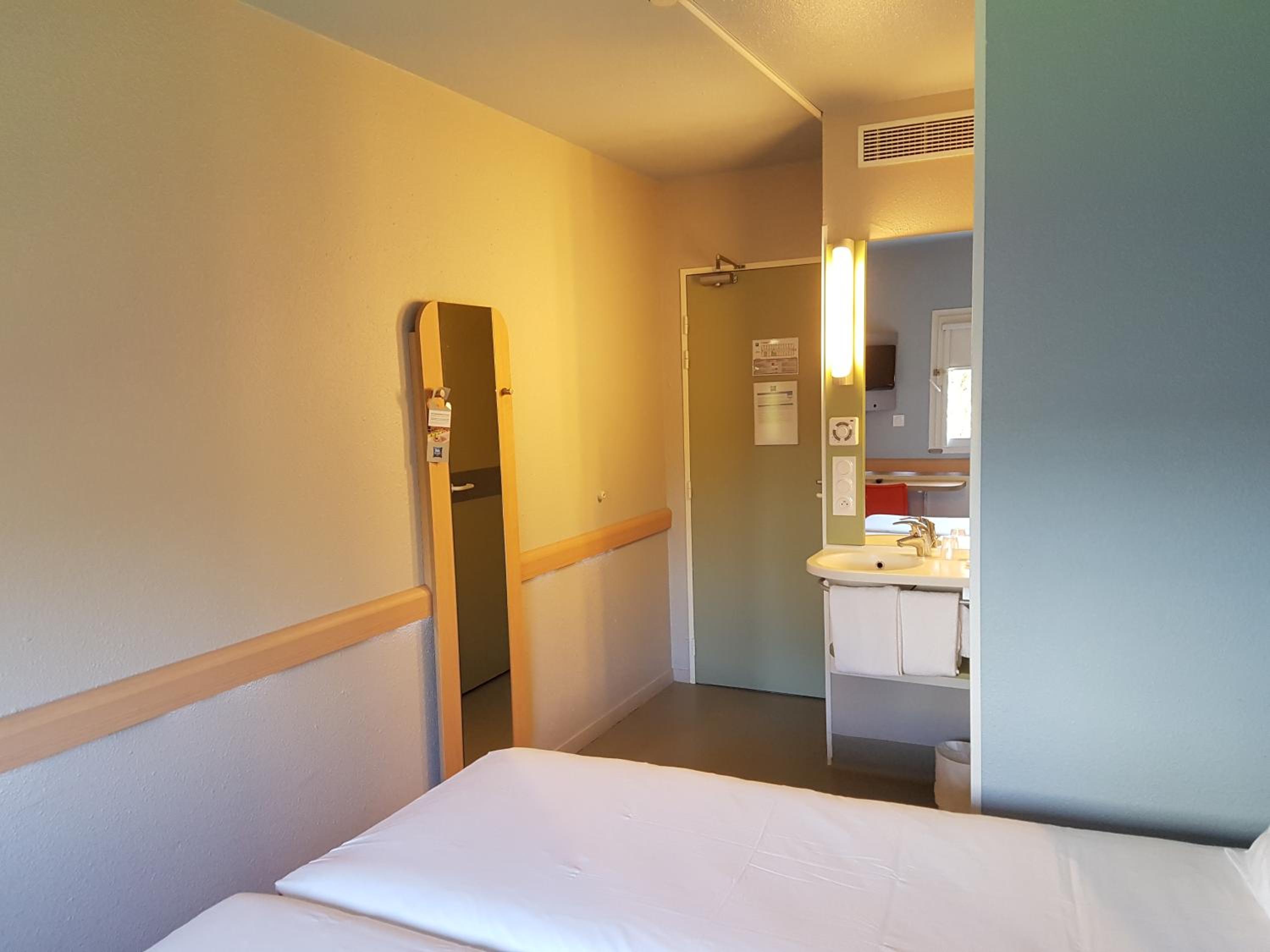 Twin Room - Photo 4