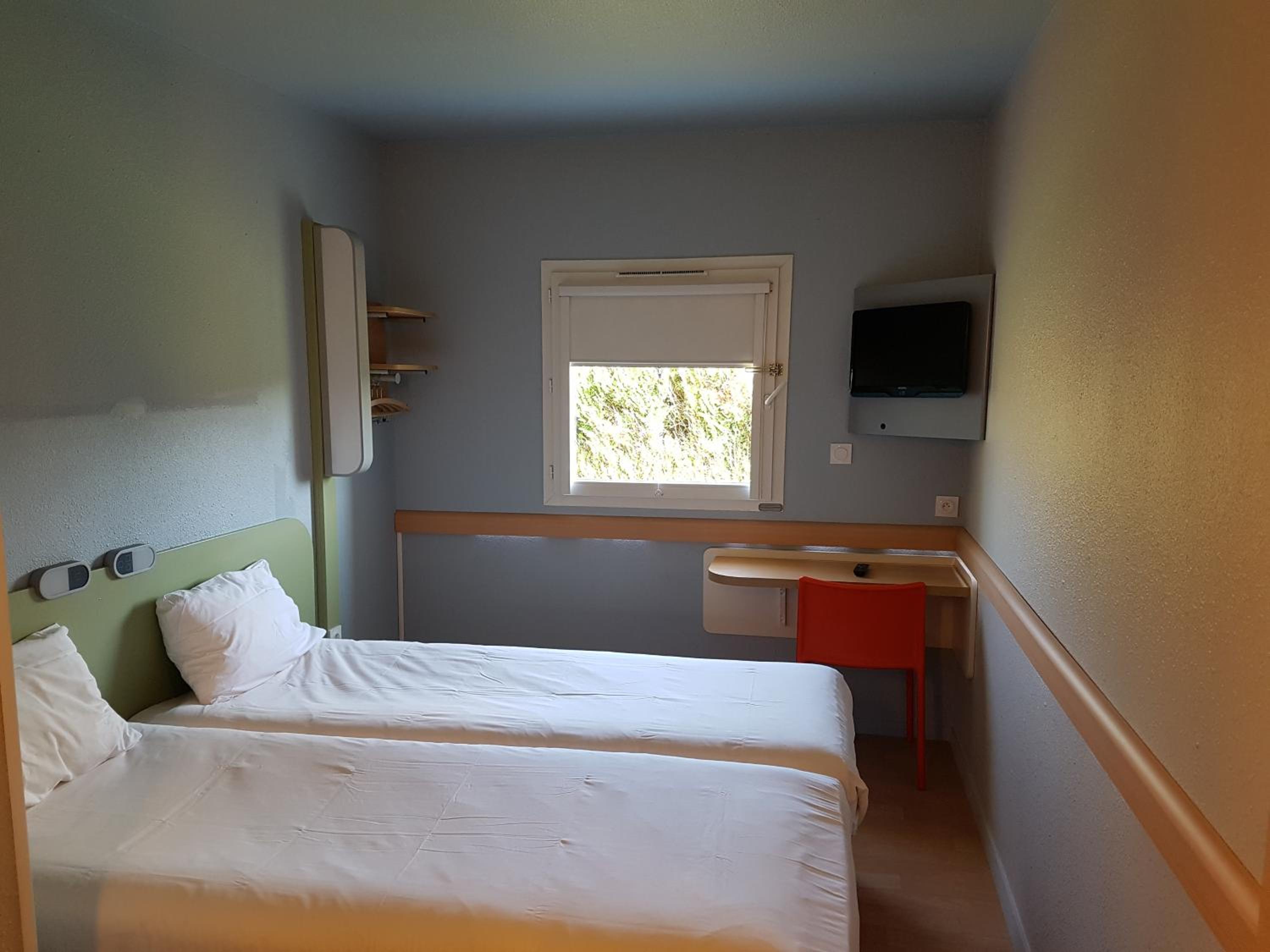 Twin Room - Photo 7