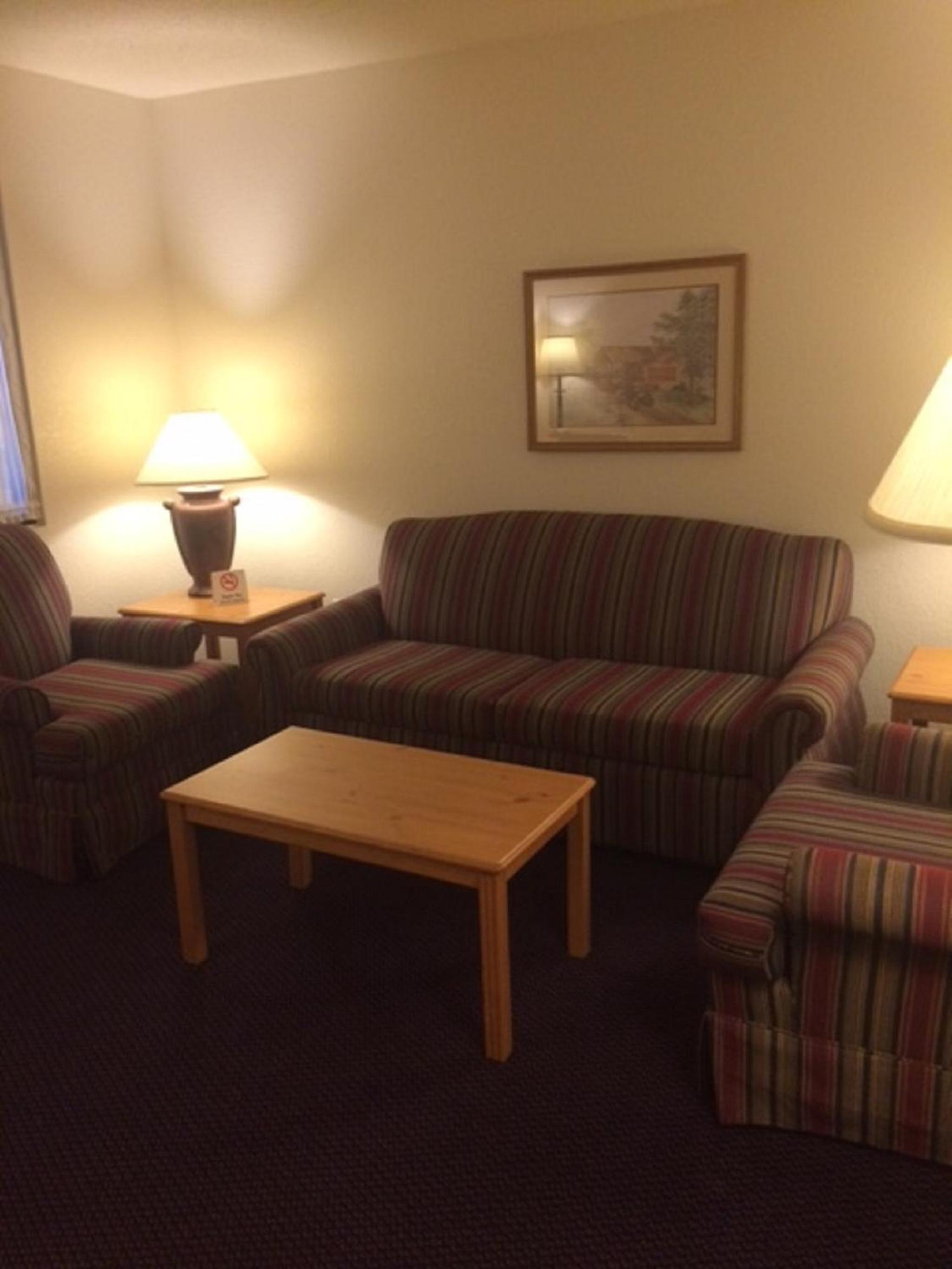 One-Bedroom King Suite - Non-Smoking - Photo 2