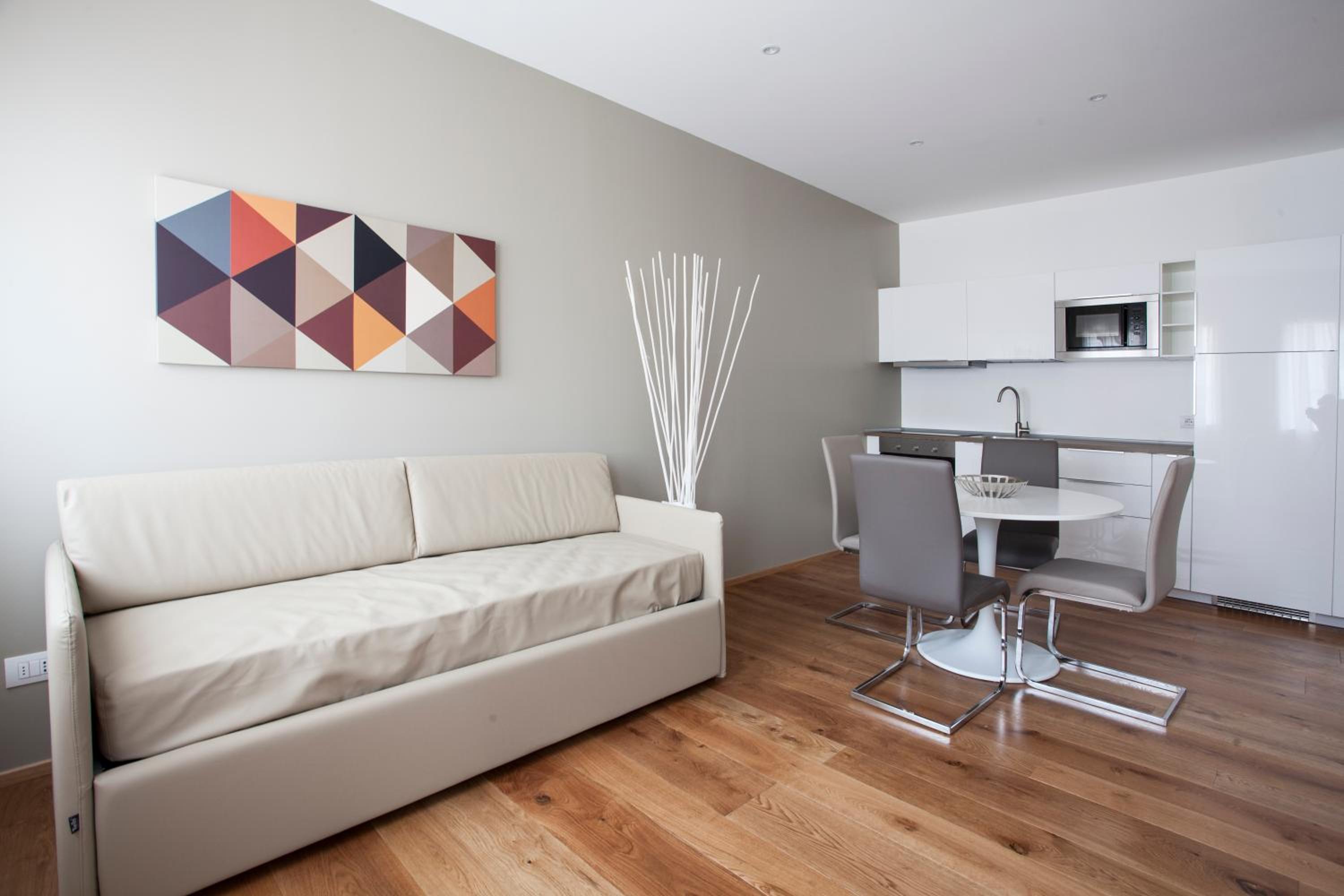 One-Bedroom Apartment photo 2