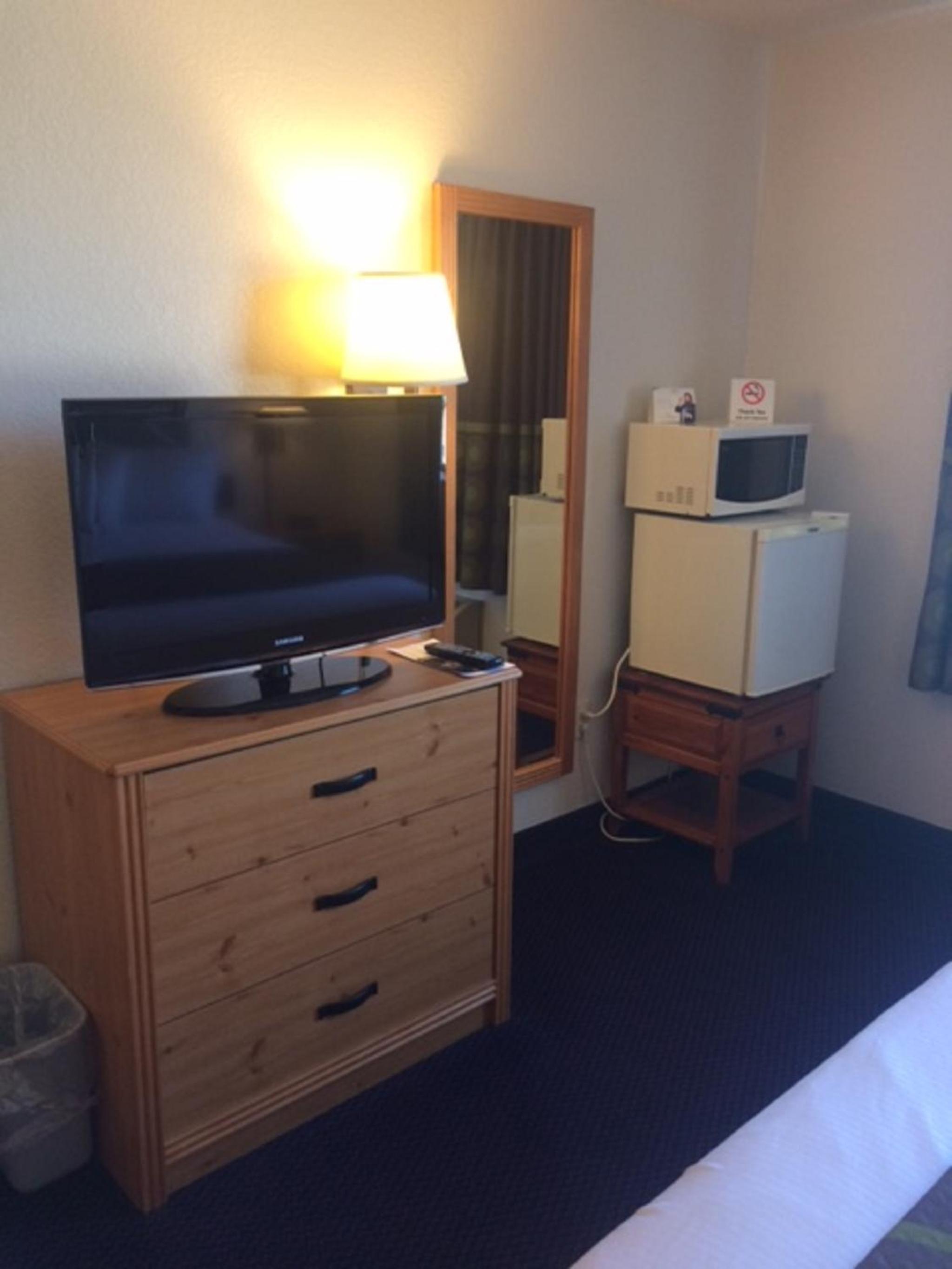 One-Bedroom King Suite - Non-Smoking - Photo 3
