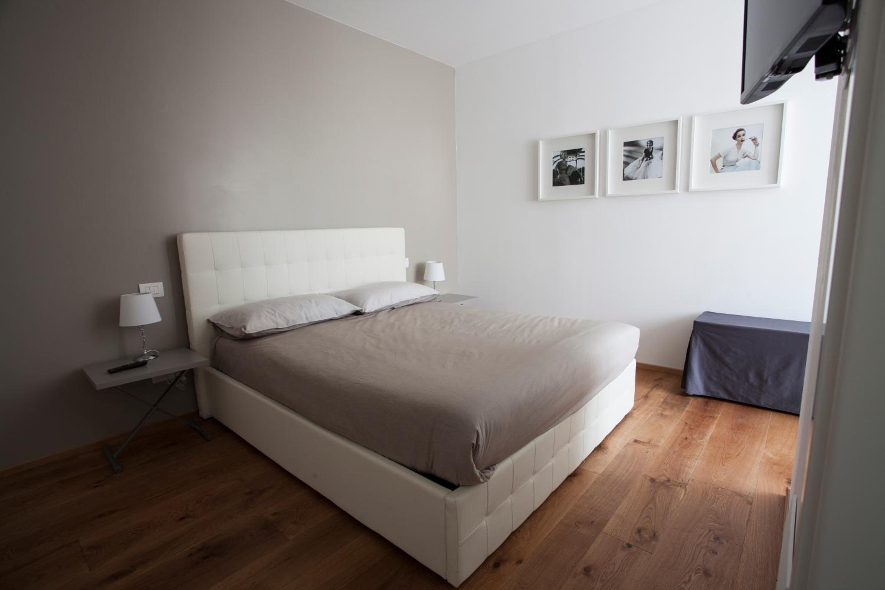 One-Bedroom Apartment photo 1