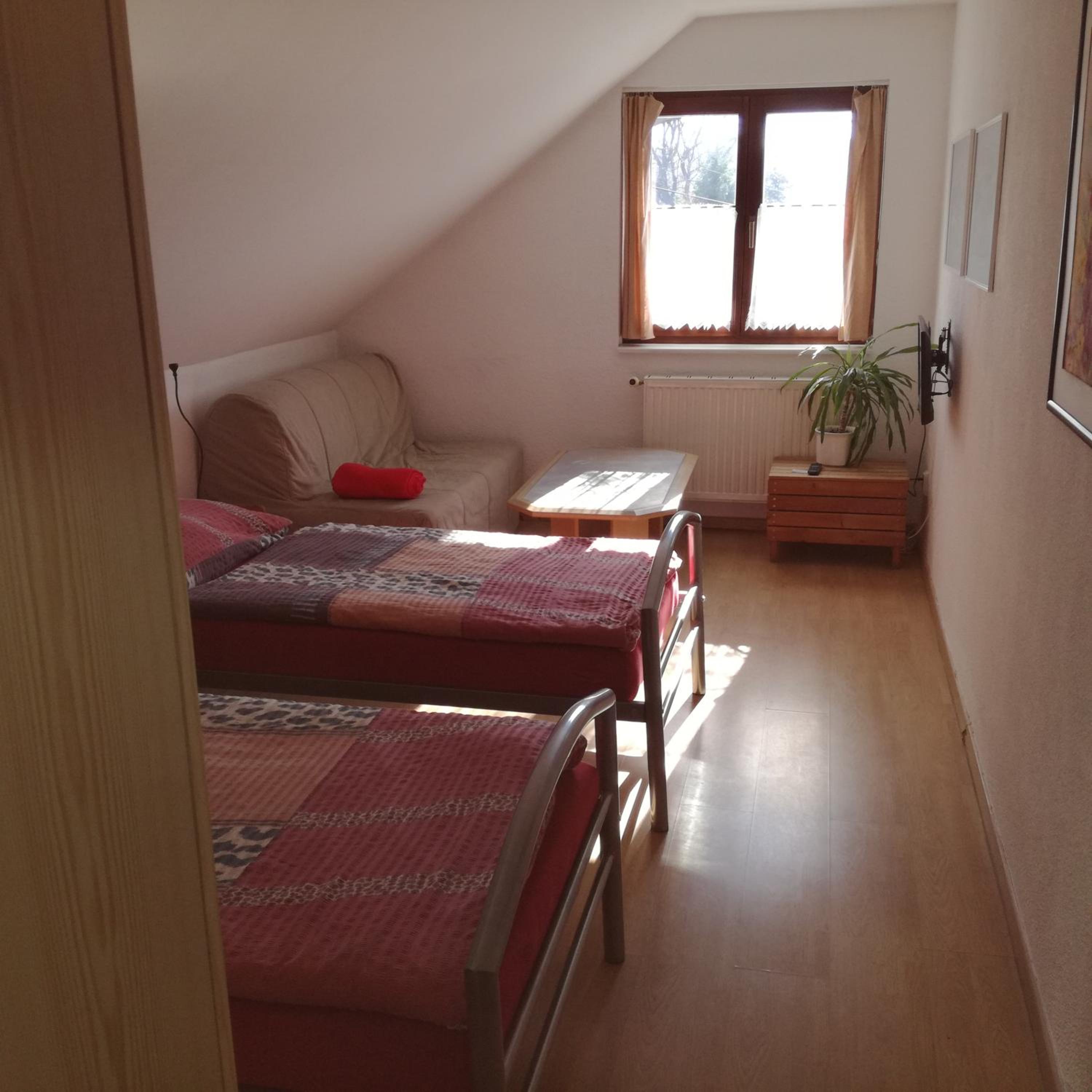 Twin Room with Bathroom - Photo 4