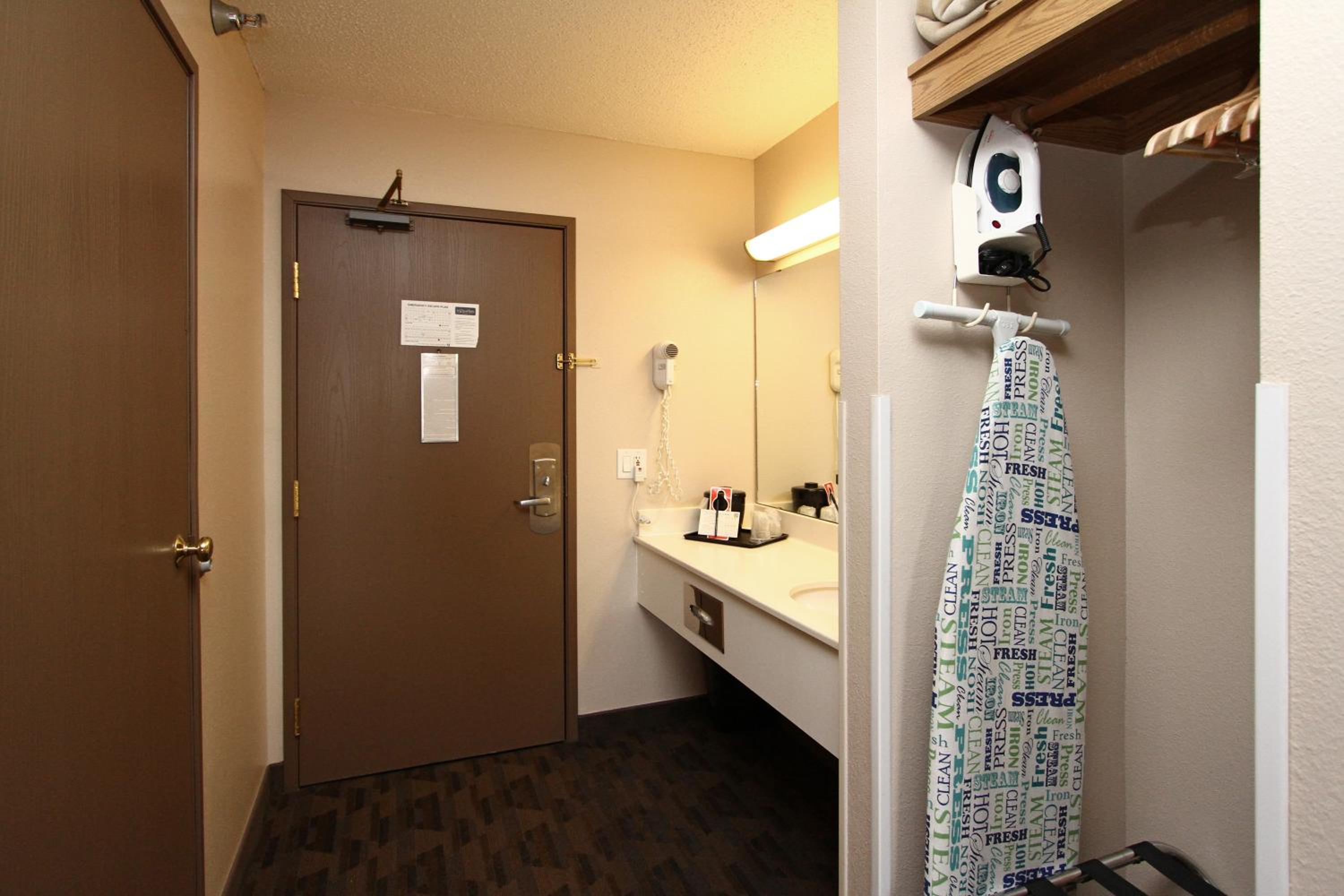 King Suite - Photo 3