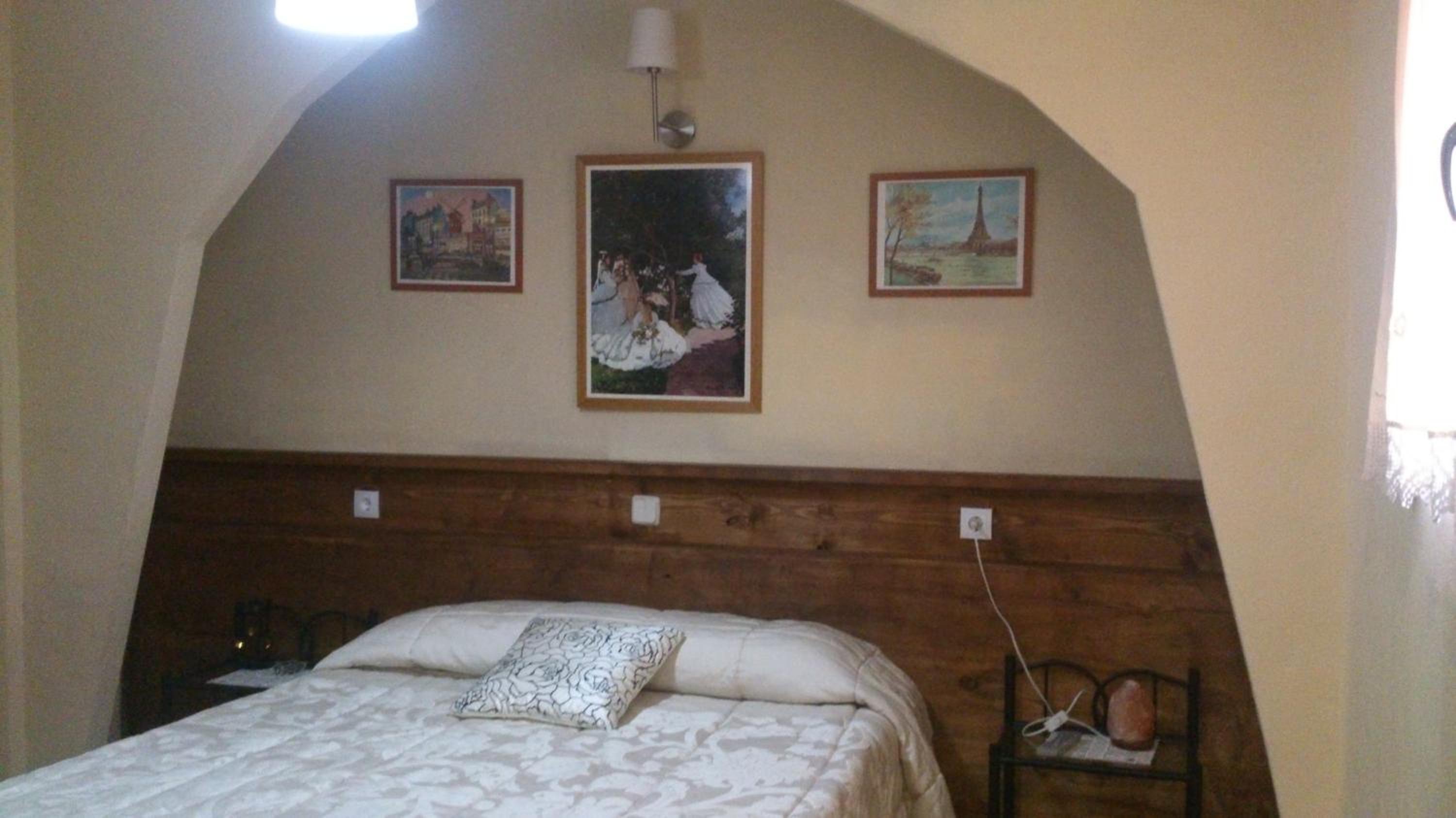 Deluxe Queen Room - Photo 1