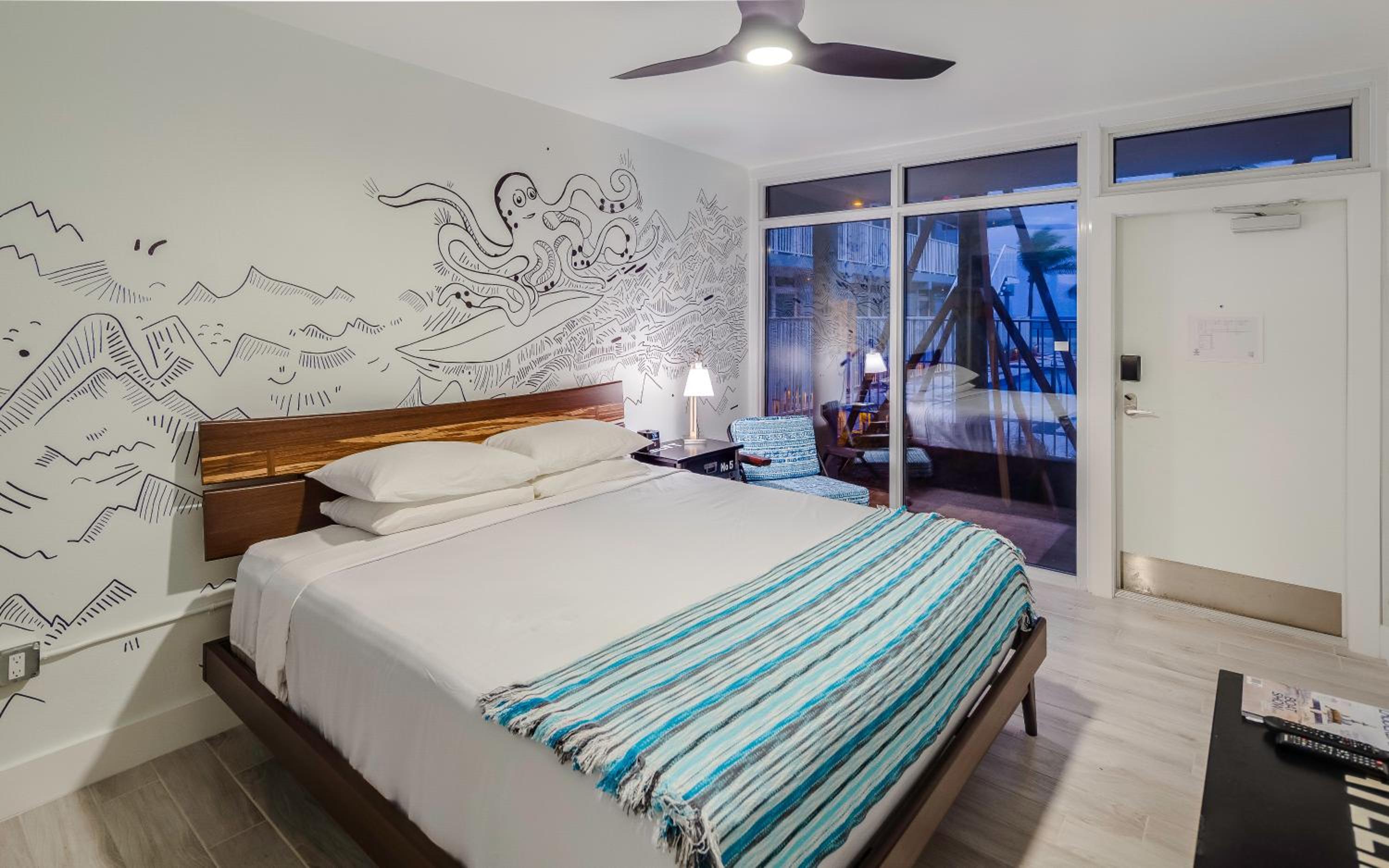 Bungalow One King Bed  - Photo 4
