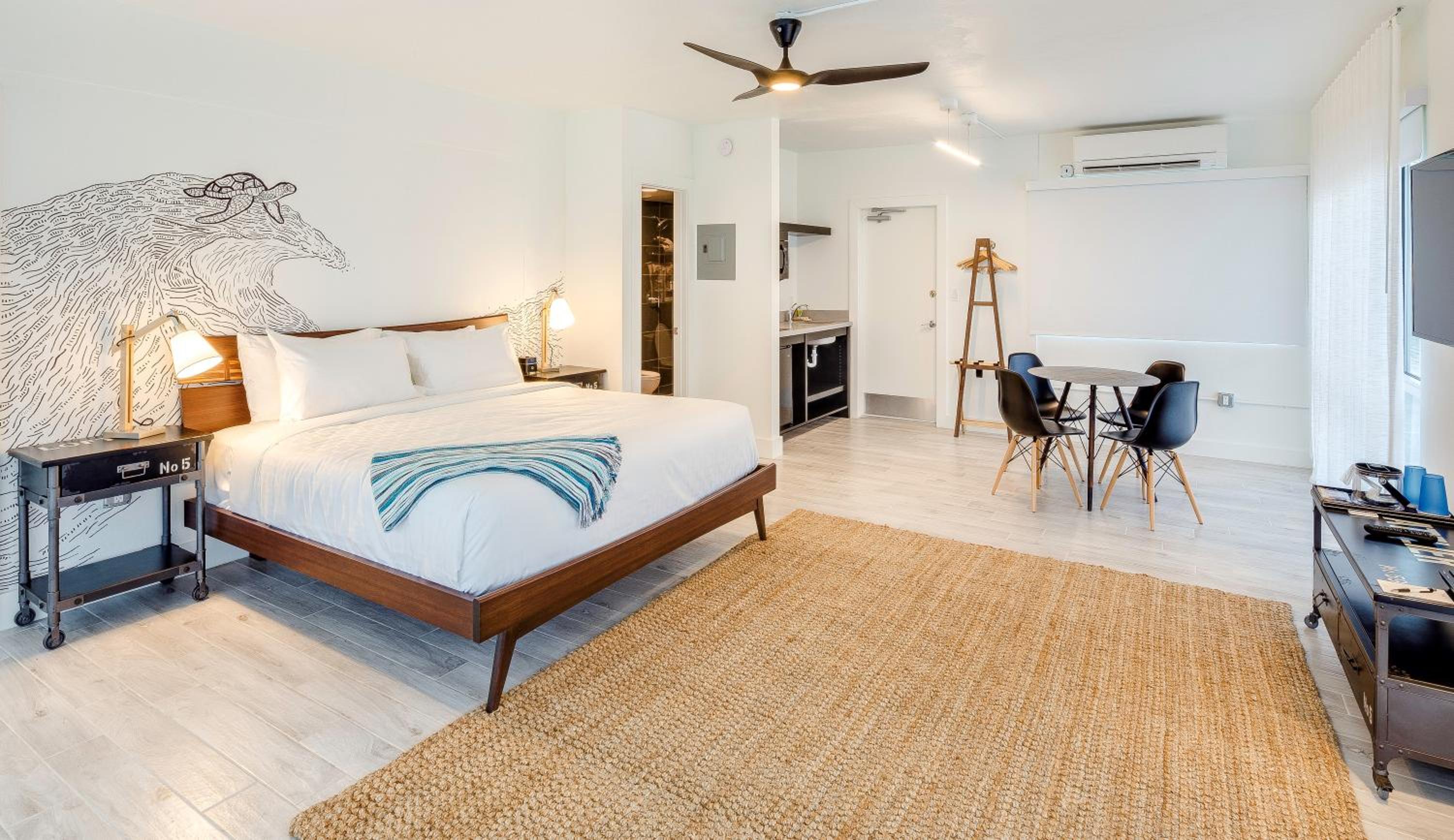 Bungalow Junior King Suite Oceanfront photo 2