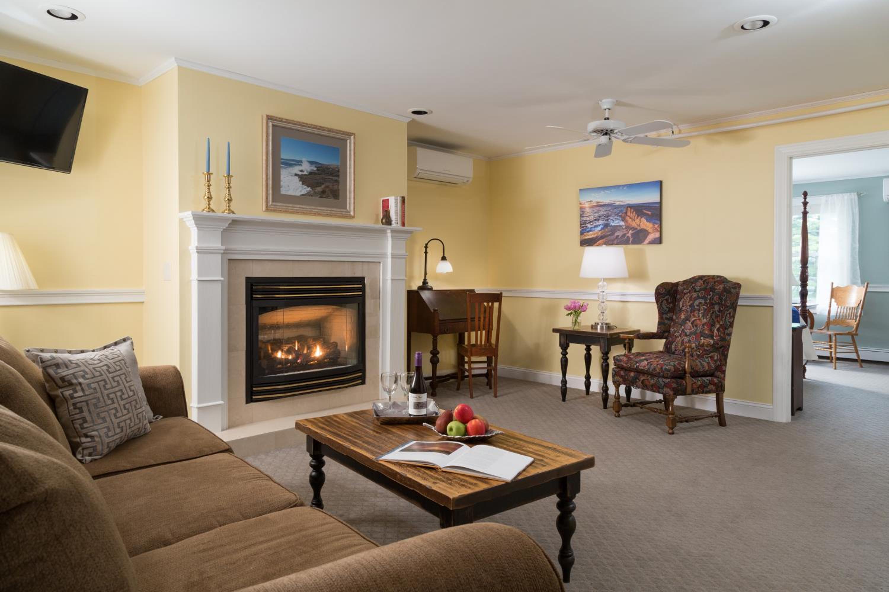 King Suite With Sofa Bed - Acadia photo 1