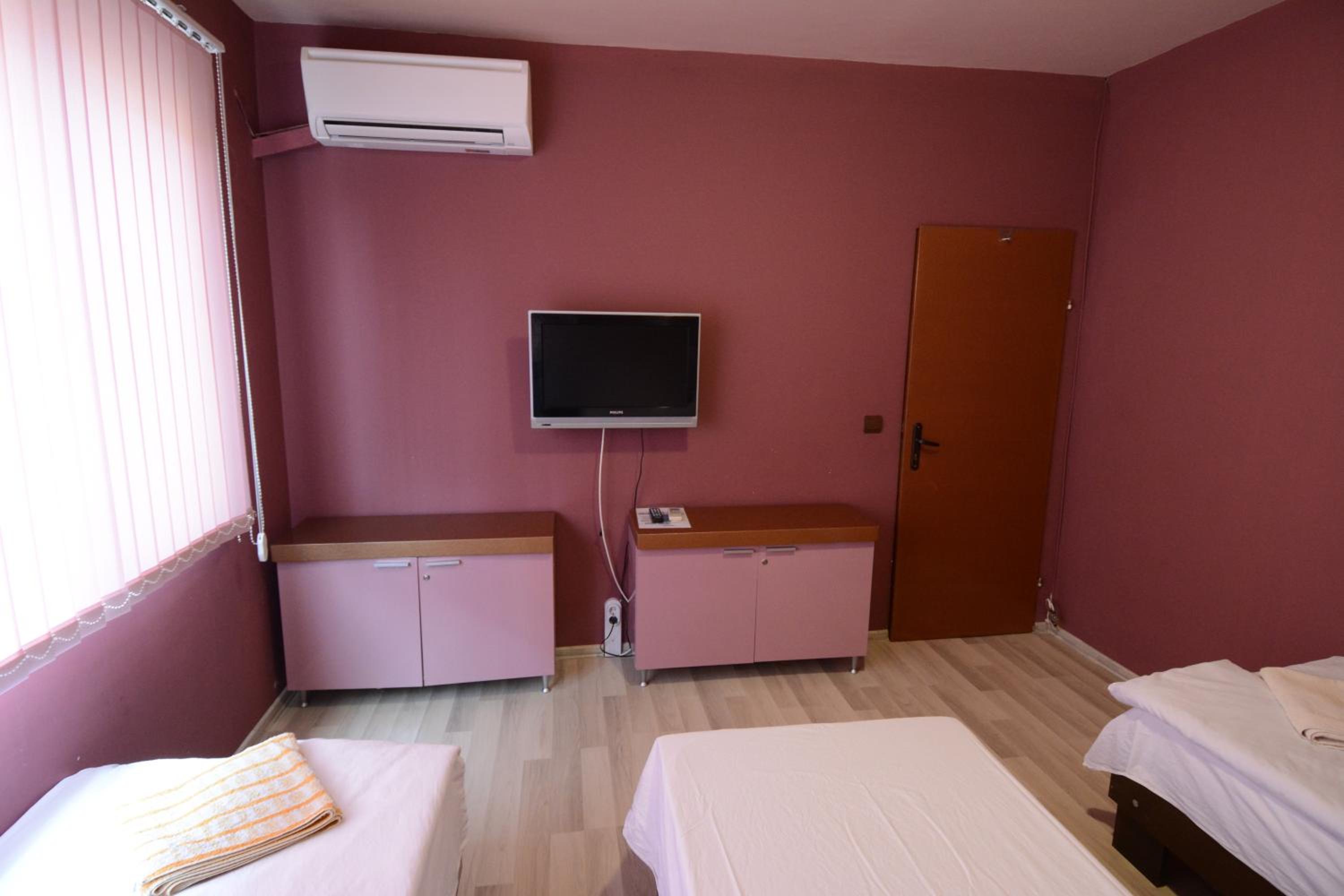 Three-Bedroom Apartment - Photo 15