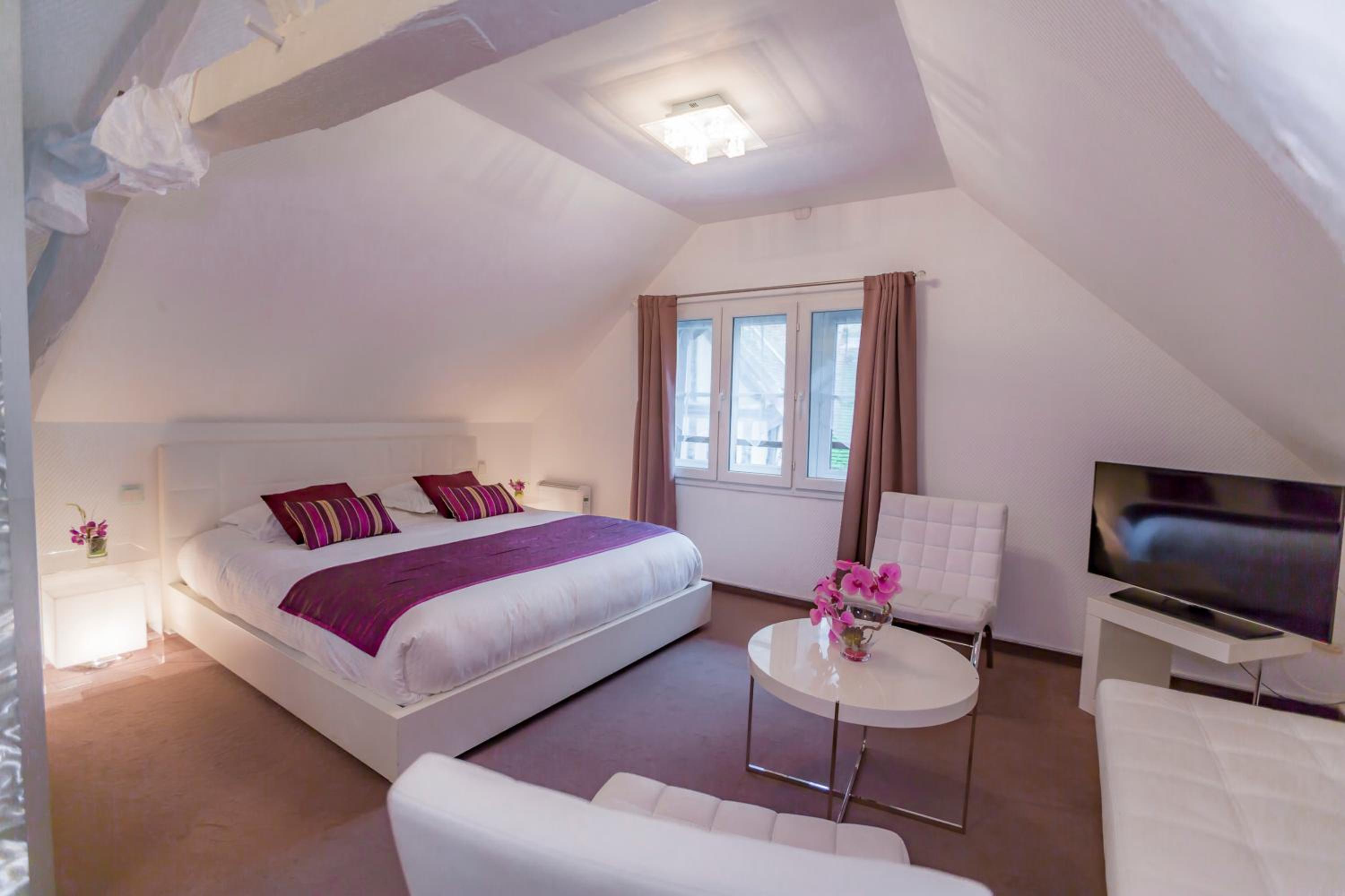 Luxe Room - Photo 10