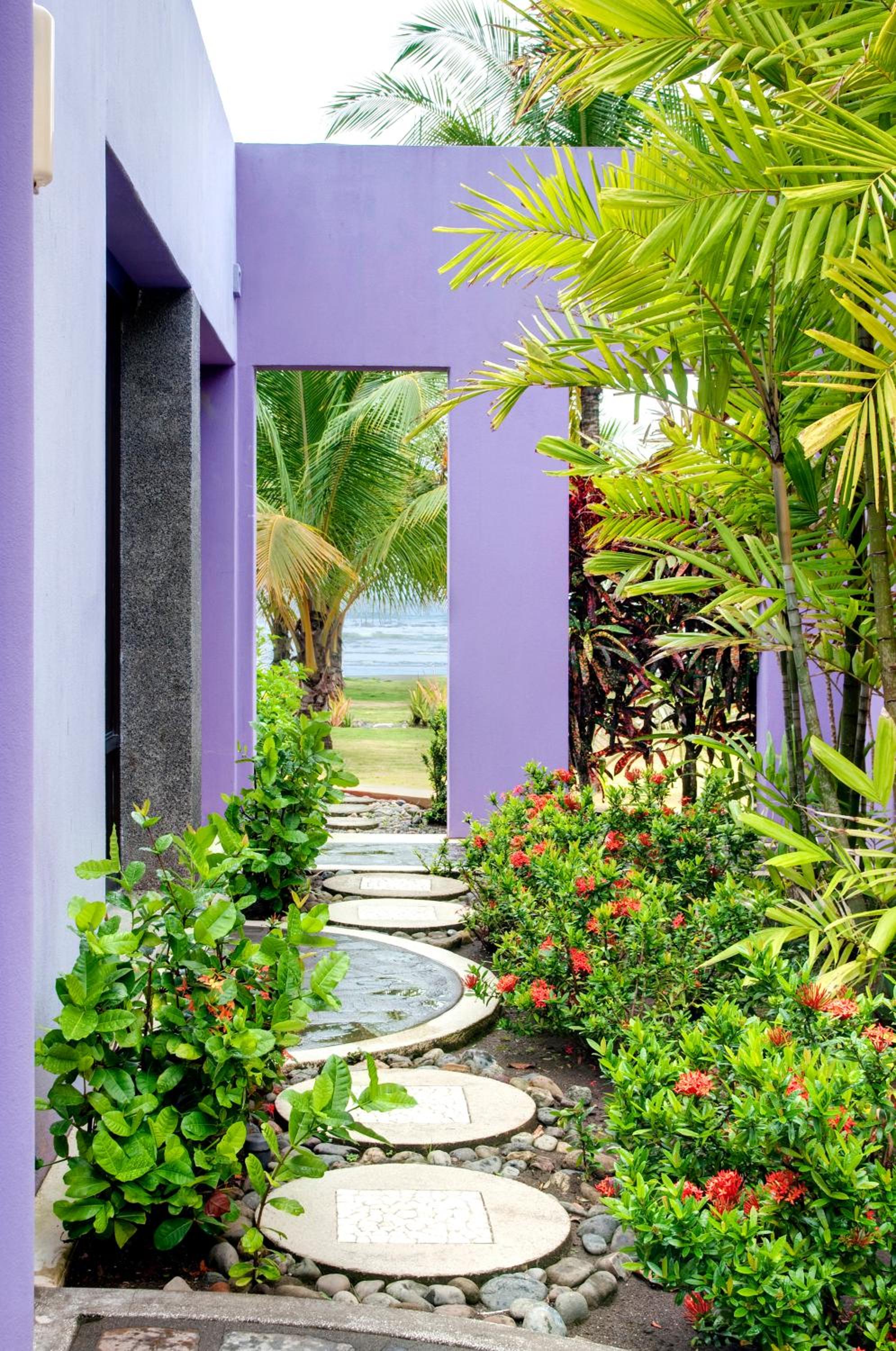 Beachfront Villa 1 king Bed - Photo 9