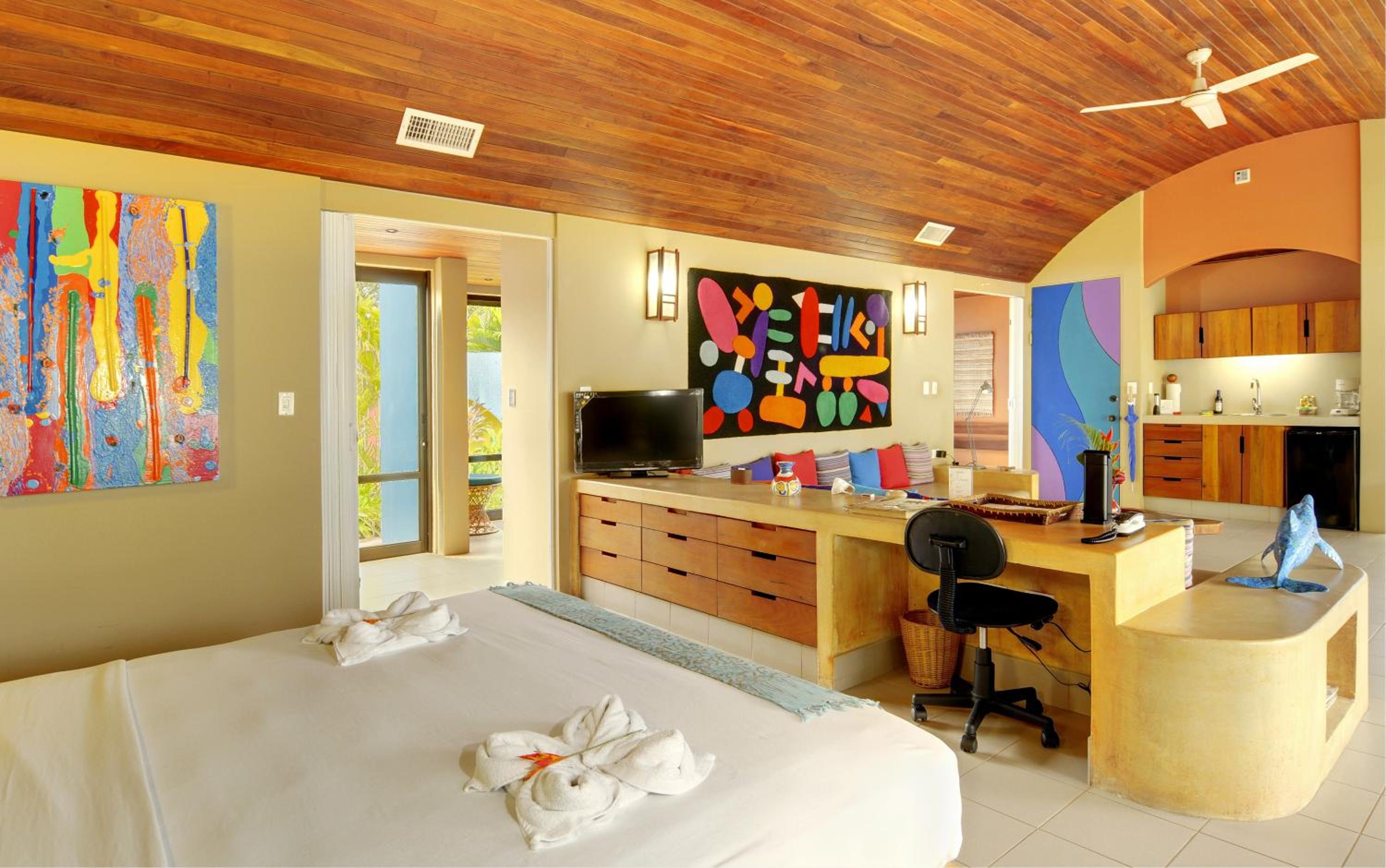 Beachfront Villa 1 king Bed - Photo 4