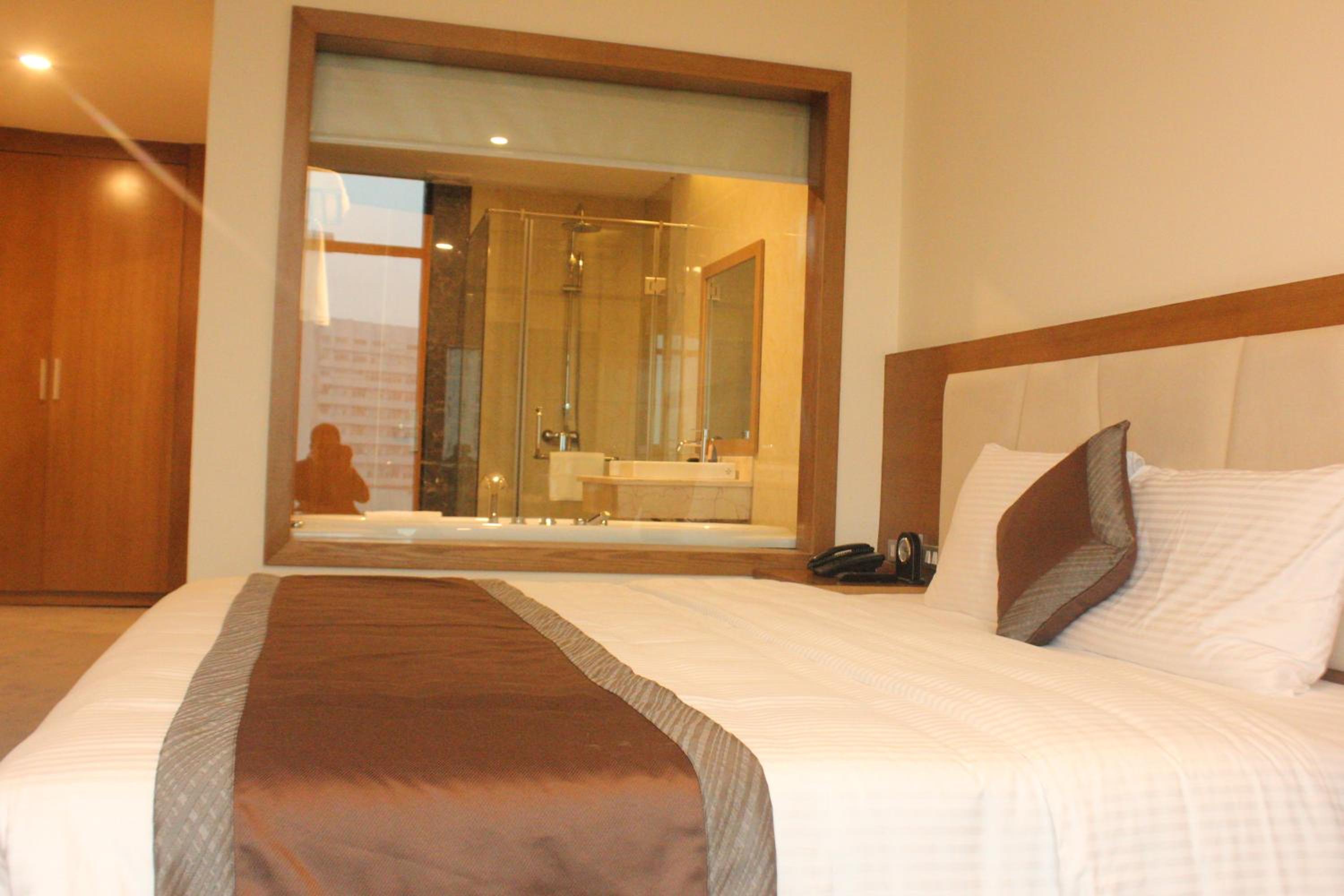 Deluxe King Room photo 3