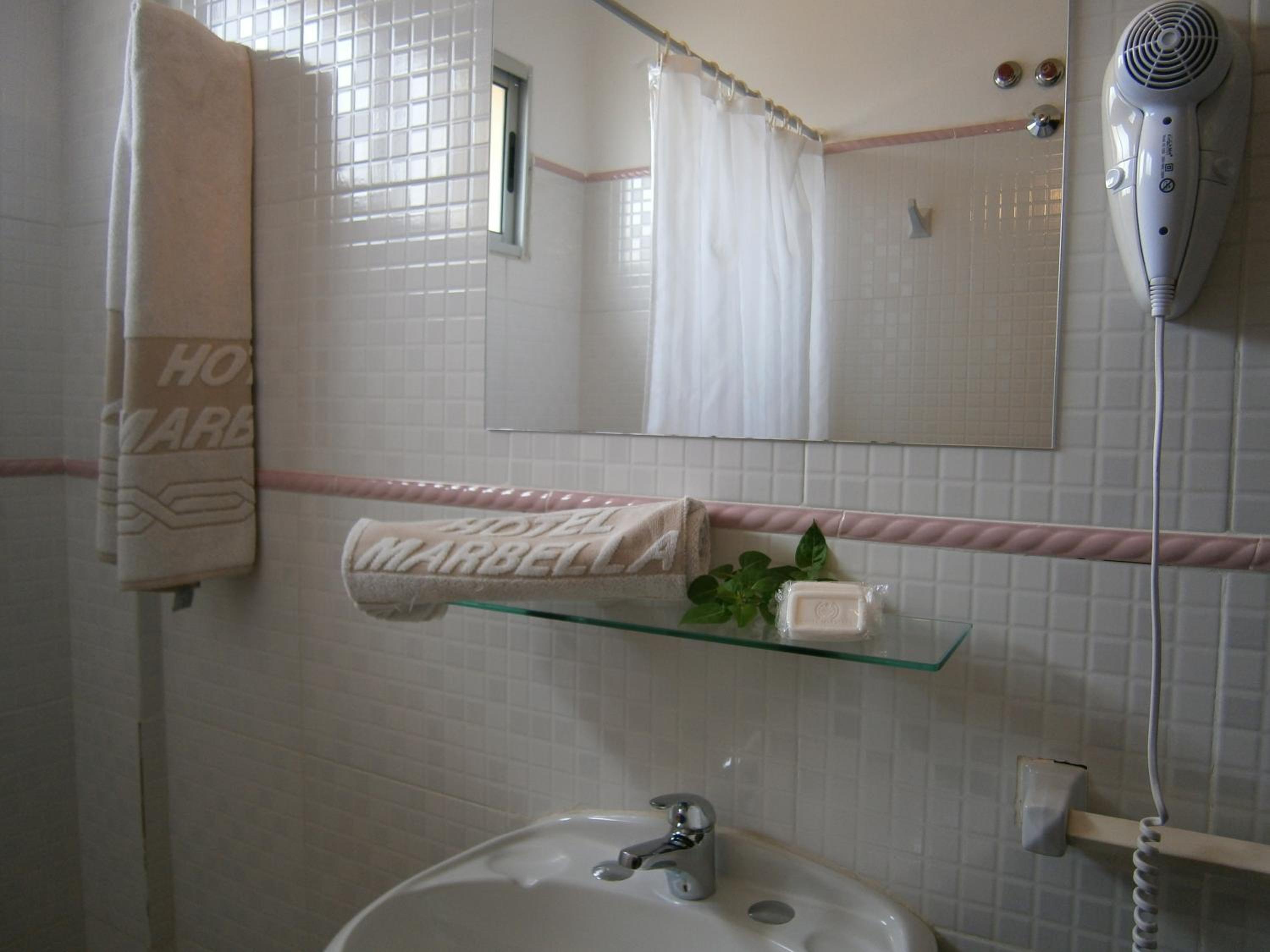 Standard Double or Twin Room photo 3