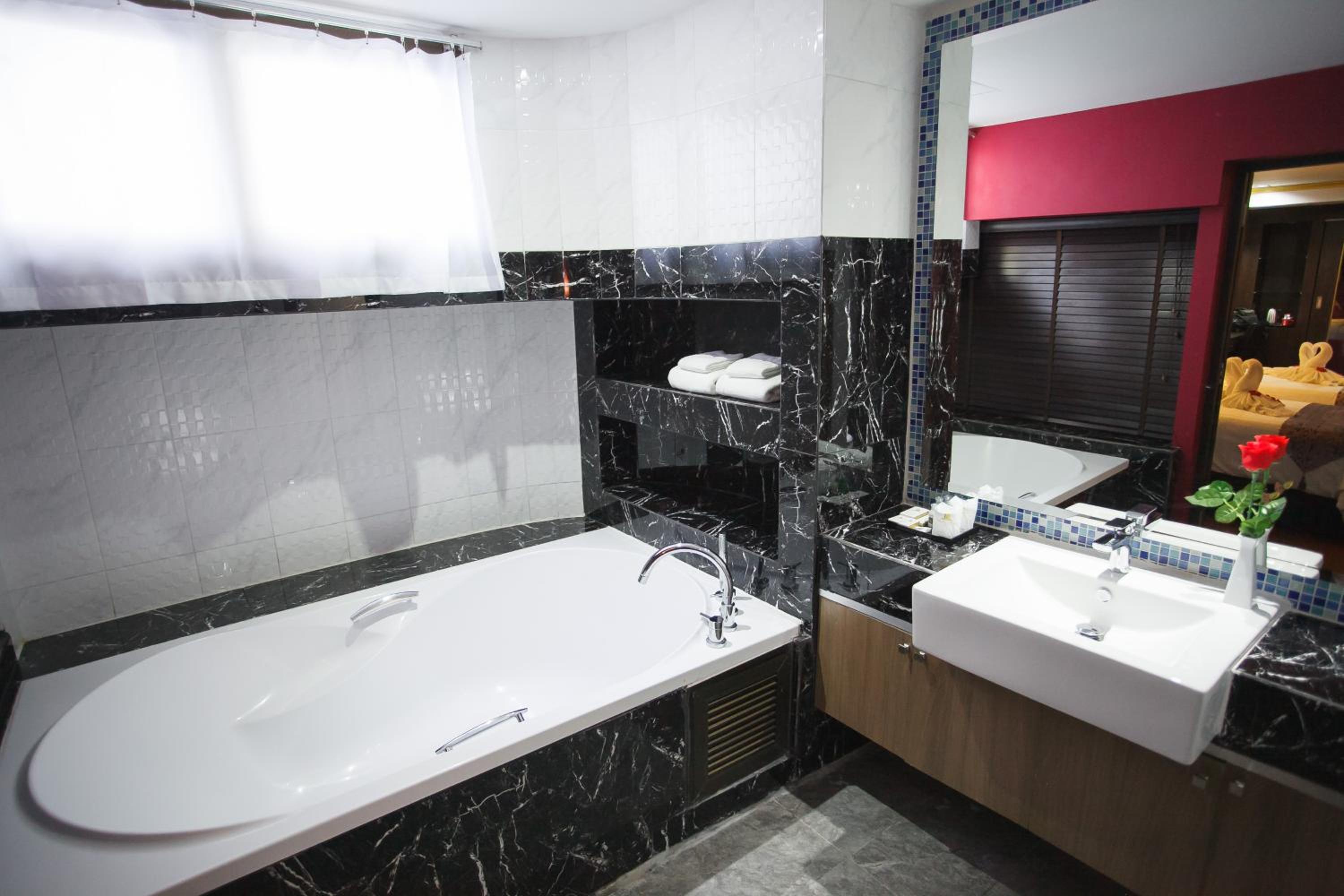 Deluxe Twin Room - Photo 3