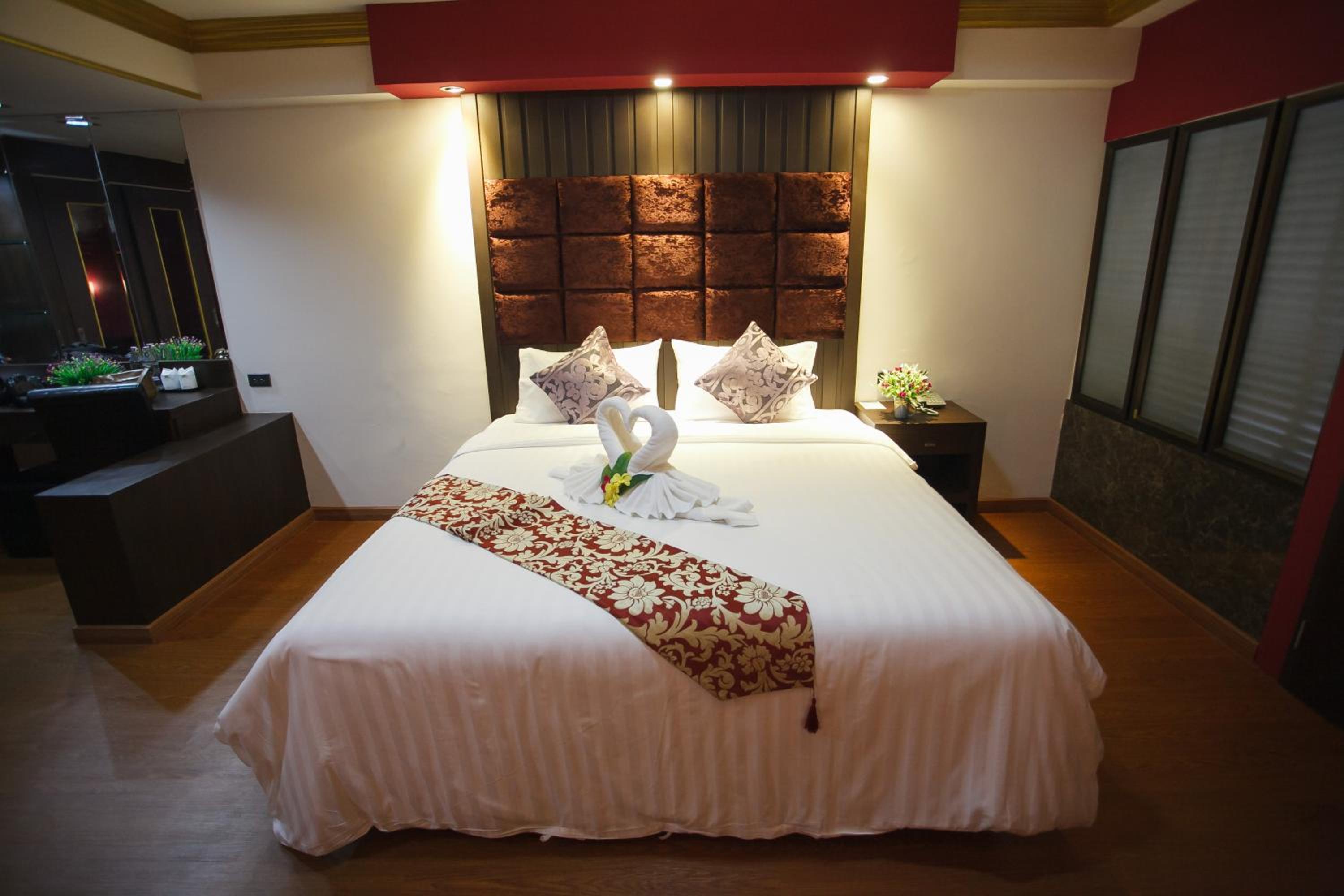 Deluxe King Room - Photo 1
