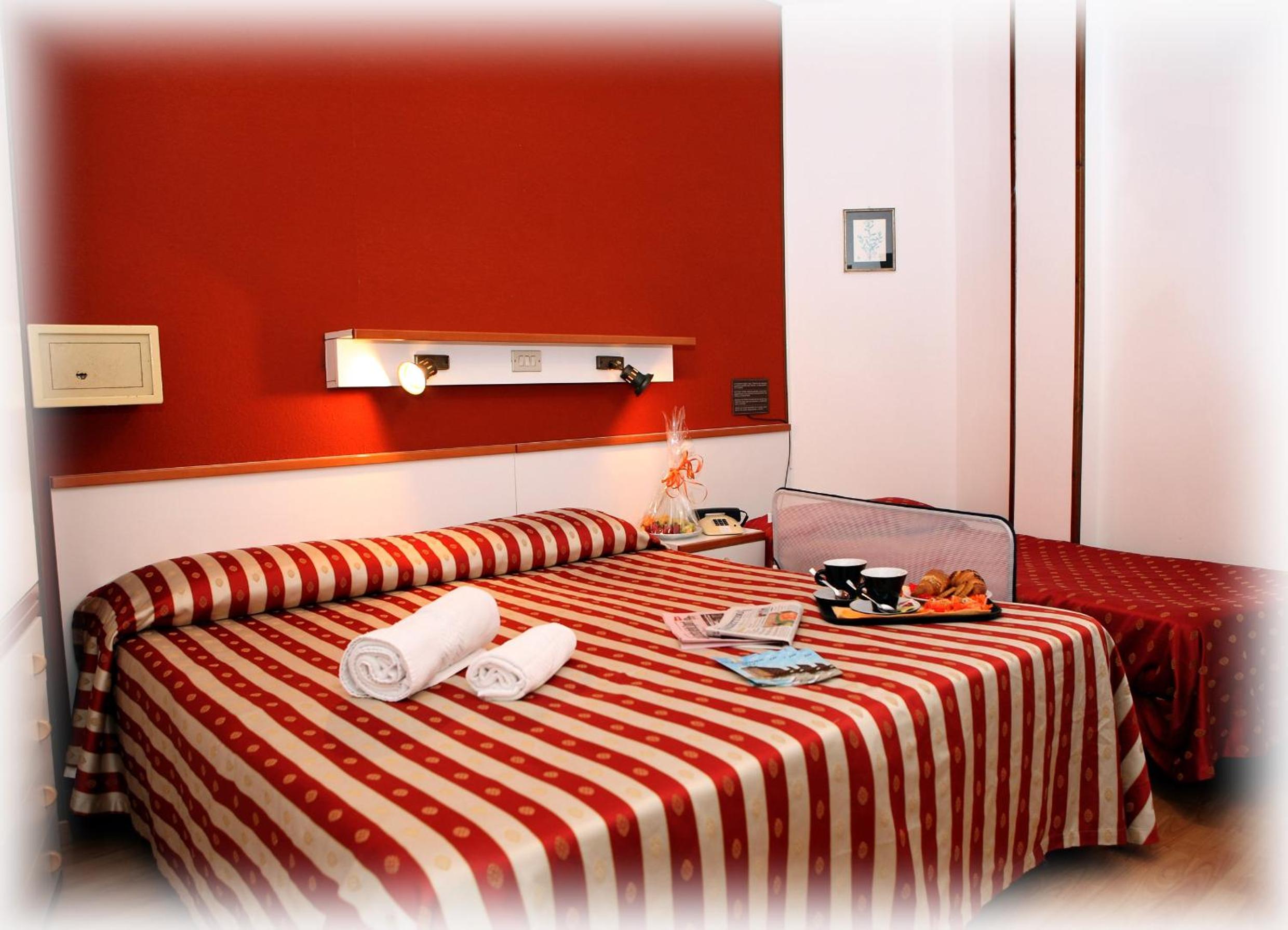Triple Room - Photo 12