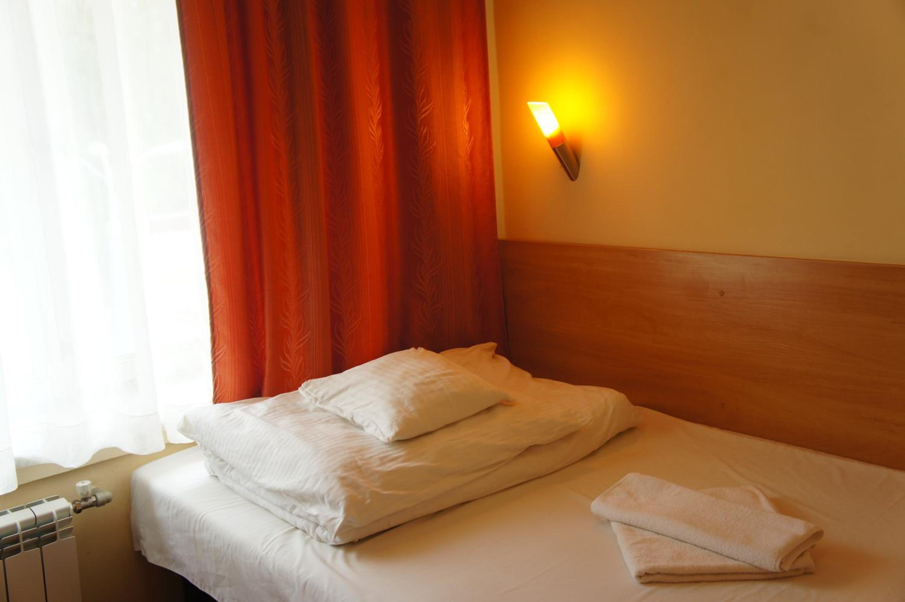 Twin Room - Photo 4