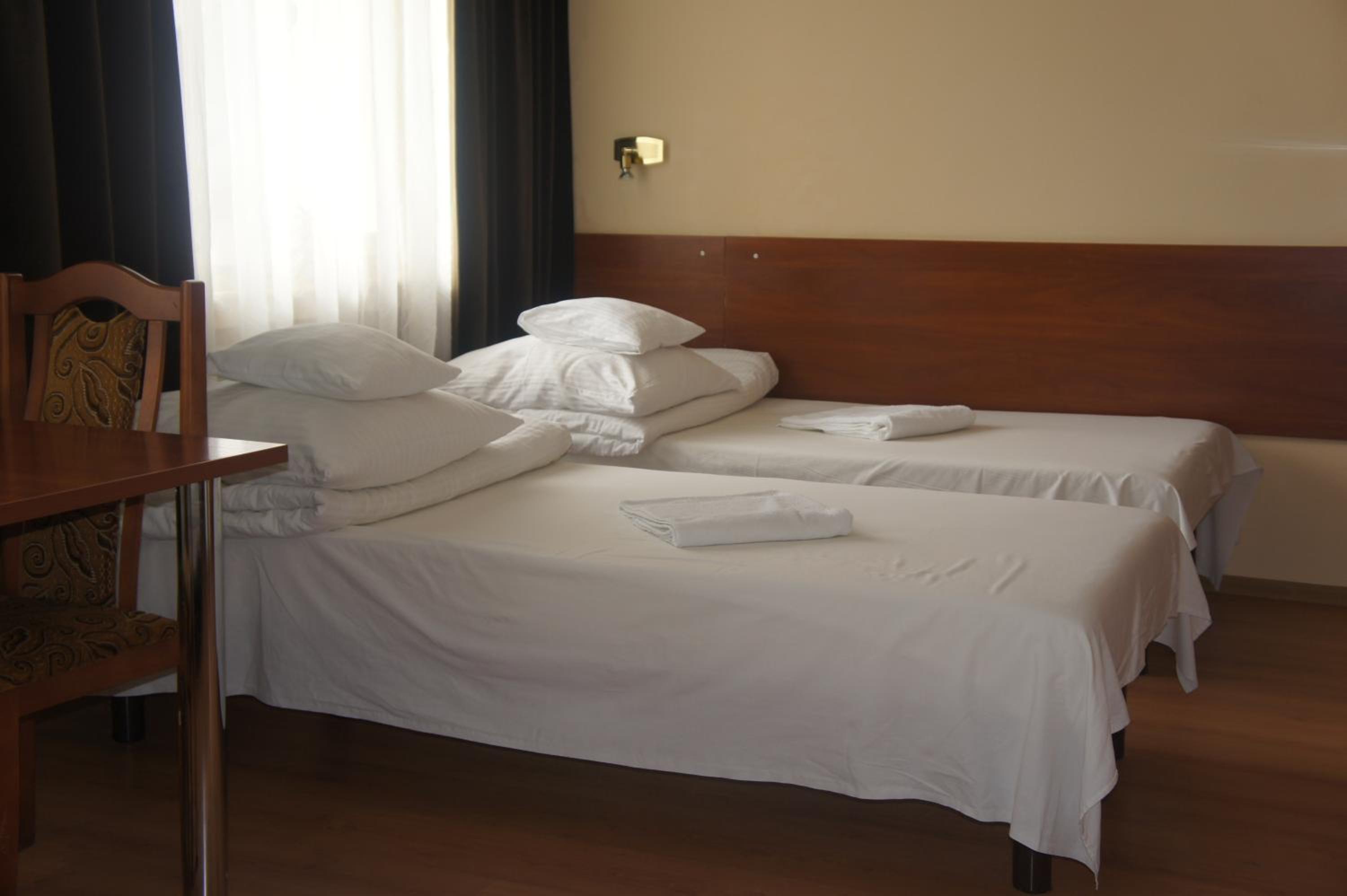 Twin Room - Photo 6
