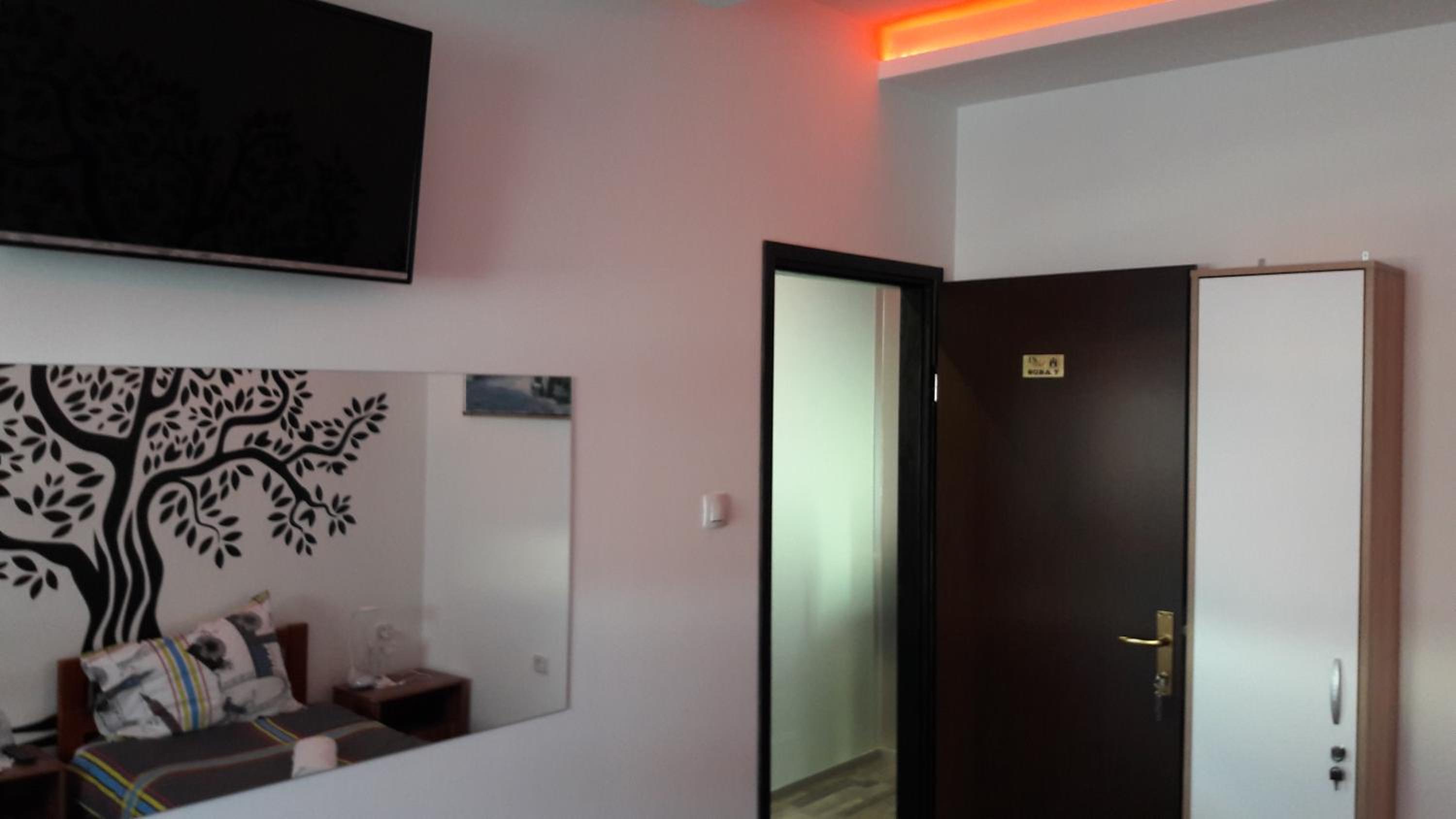 Deluxe Twin Room - Photo 2