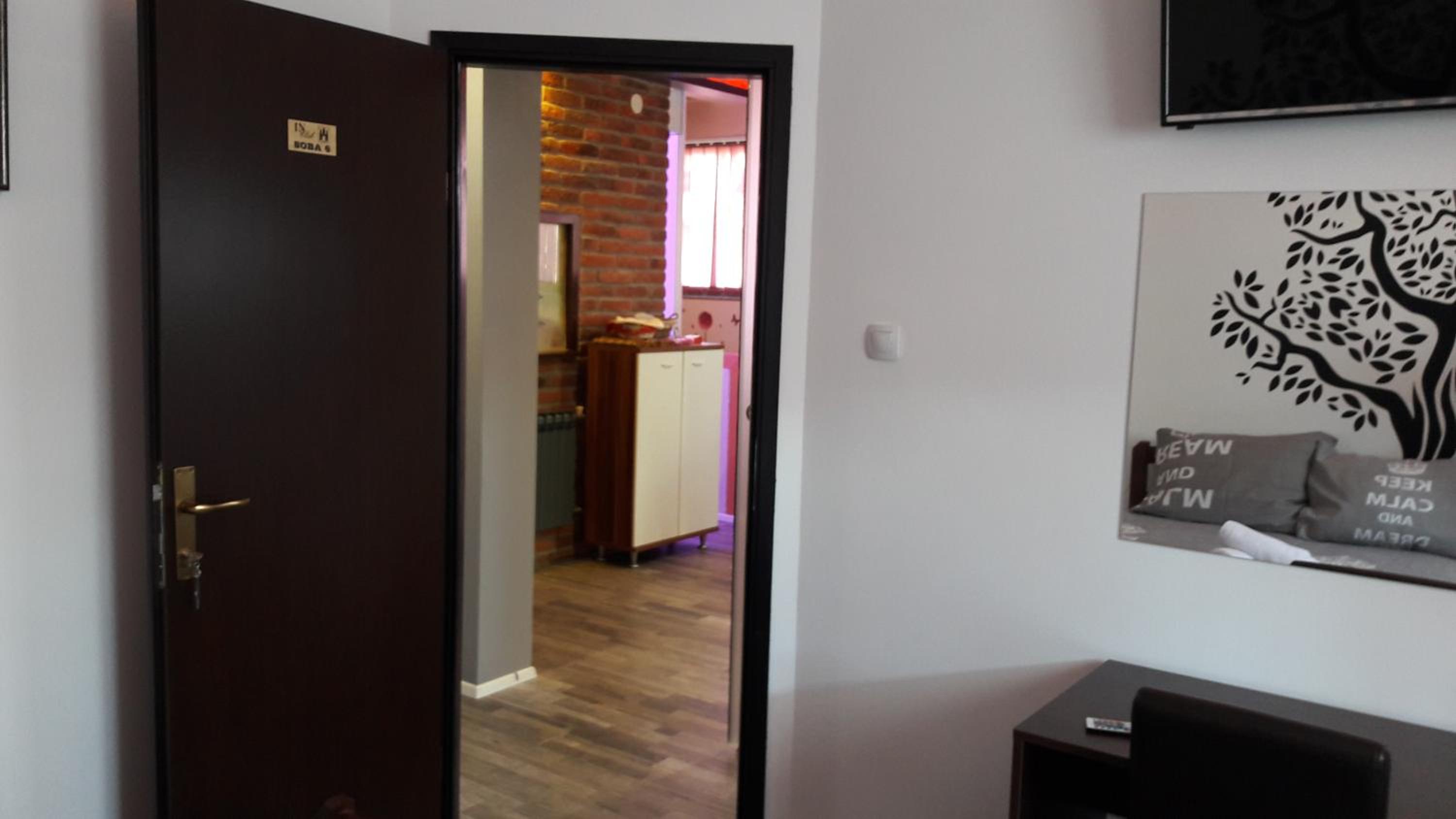 Family Room with Private Bathroom - Photo 4